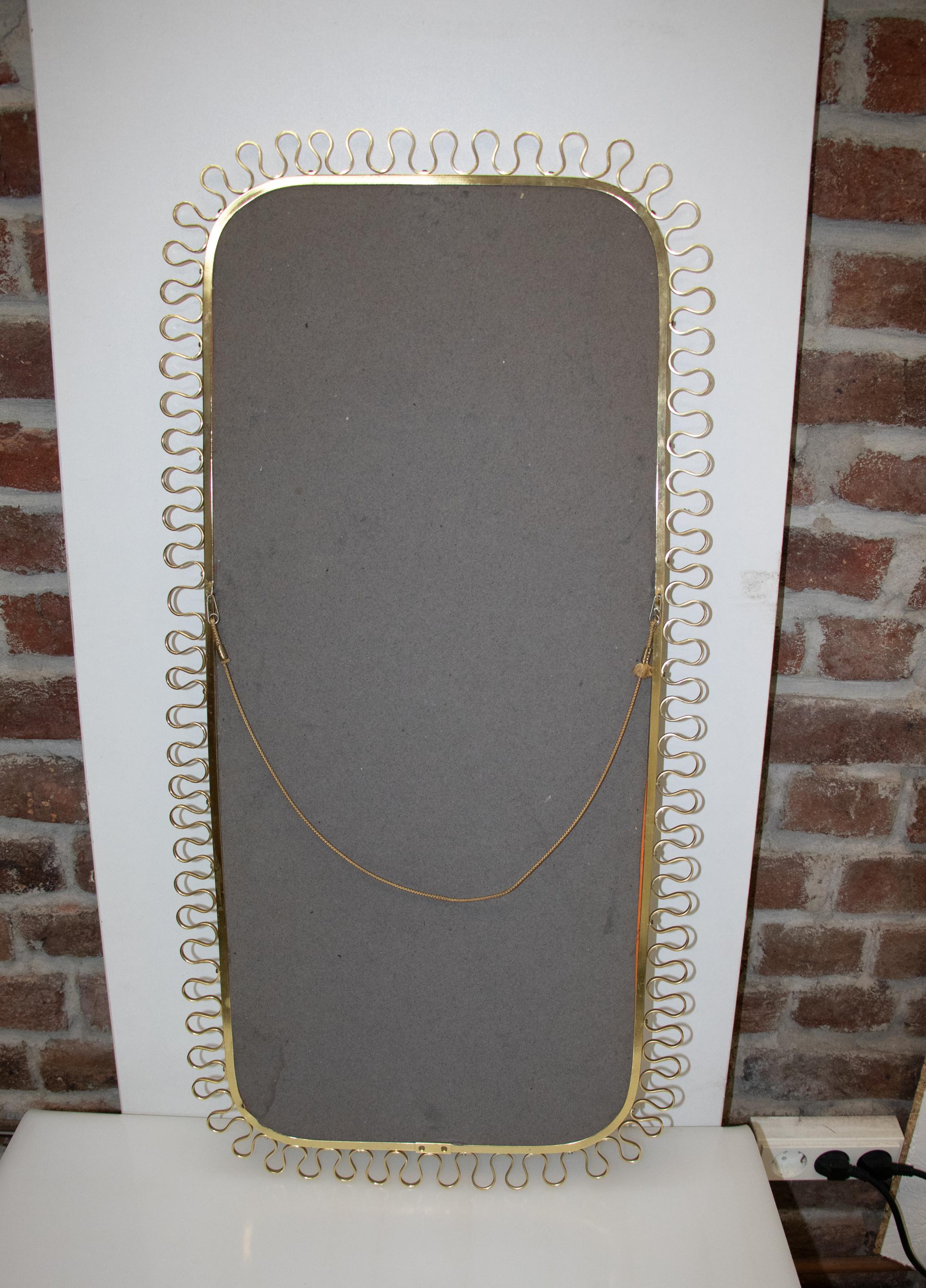 Milieu du XXe siècle Grand miroir mural à boucles d'or du milieu du siècle par Josef Frank pour Svenkst Tenn 1950s en vente