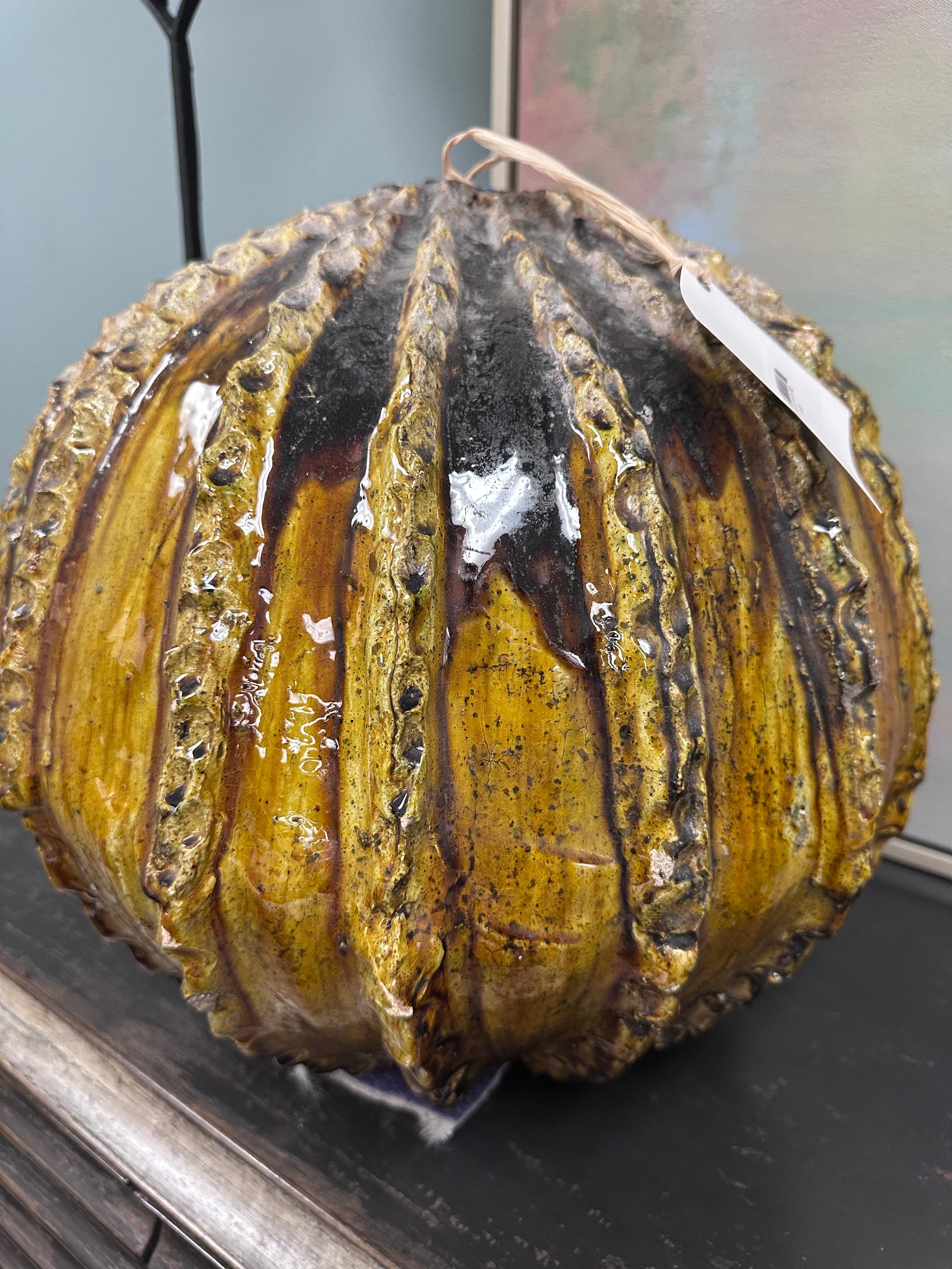 Americano Grande oggetto a forma di zucca dalla struttura rigata dorata in vendita