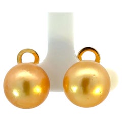 Orecchini a bottone con grandi perle dorate dei Mari del Sud in oro giallo 14K