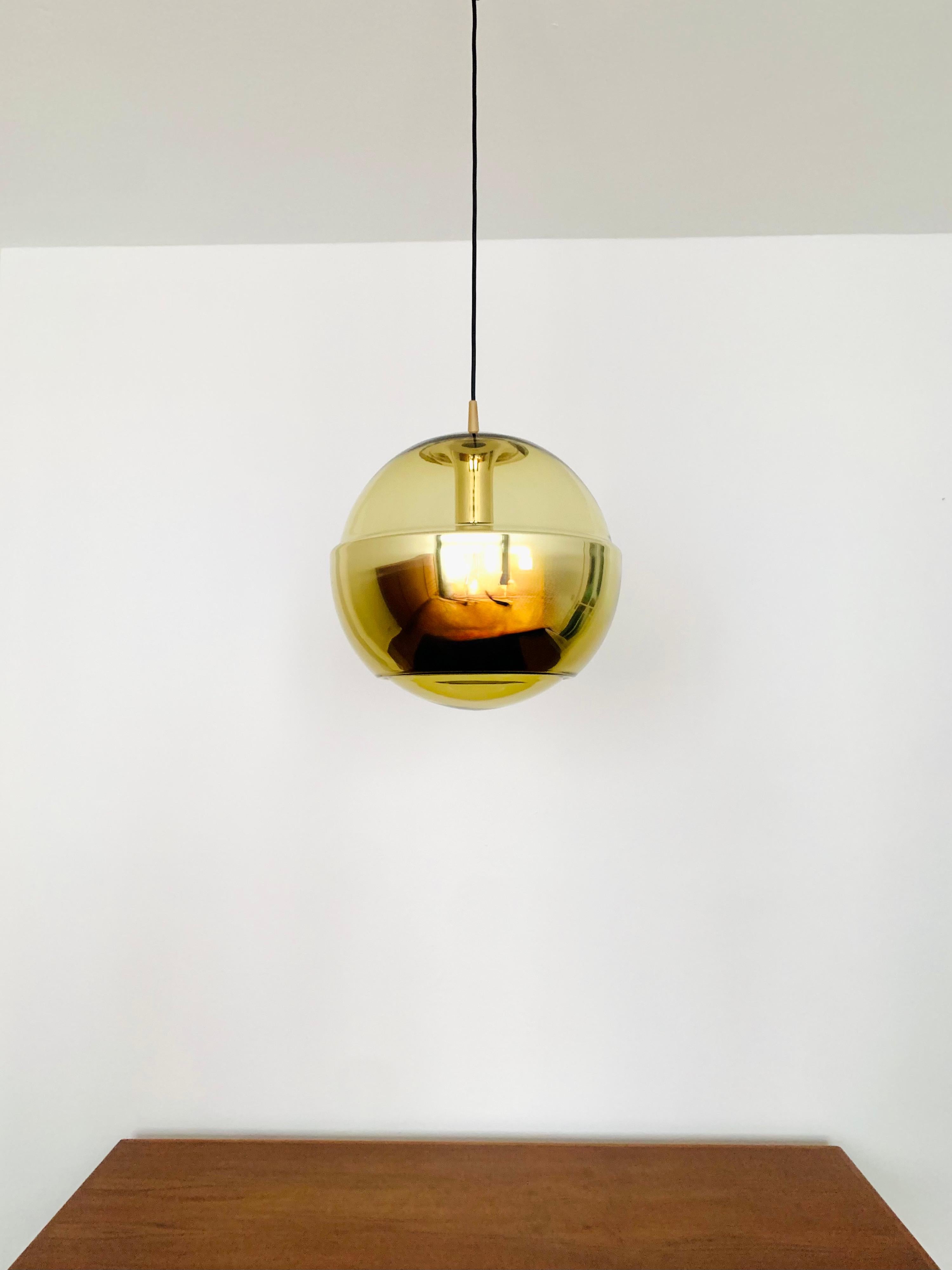 Allemand Grande lampe suspendue en verre A Space par Peill & Putzler en vente