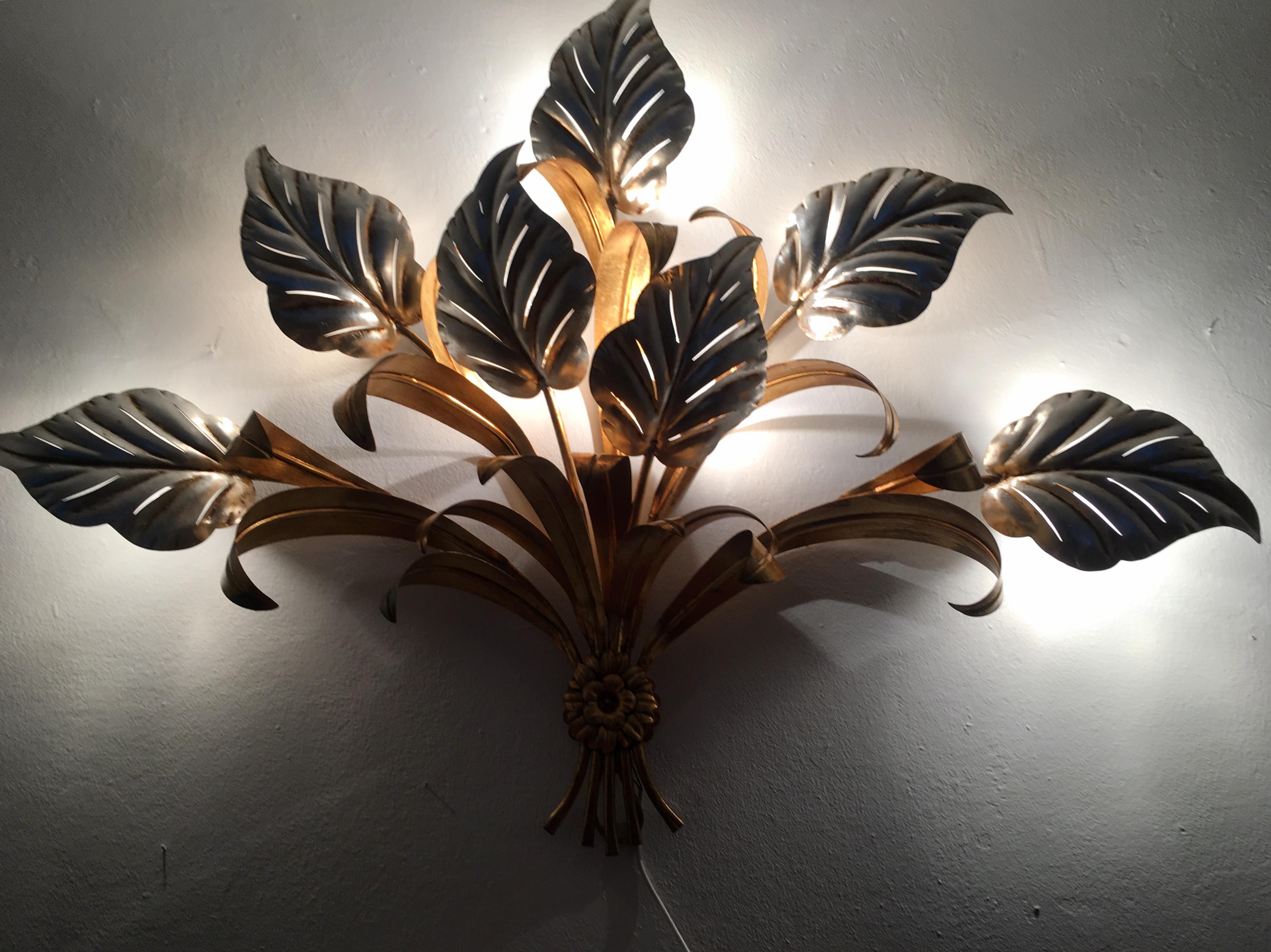 Lámpara de pared dorada grande de Hans Kögl en venta 4