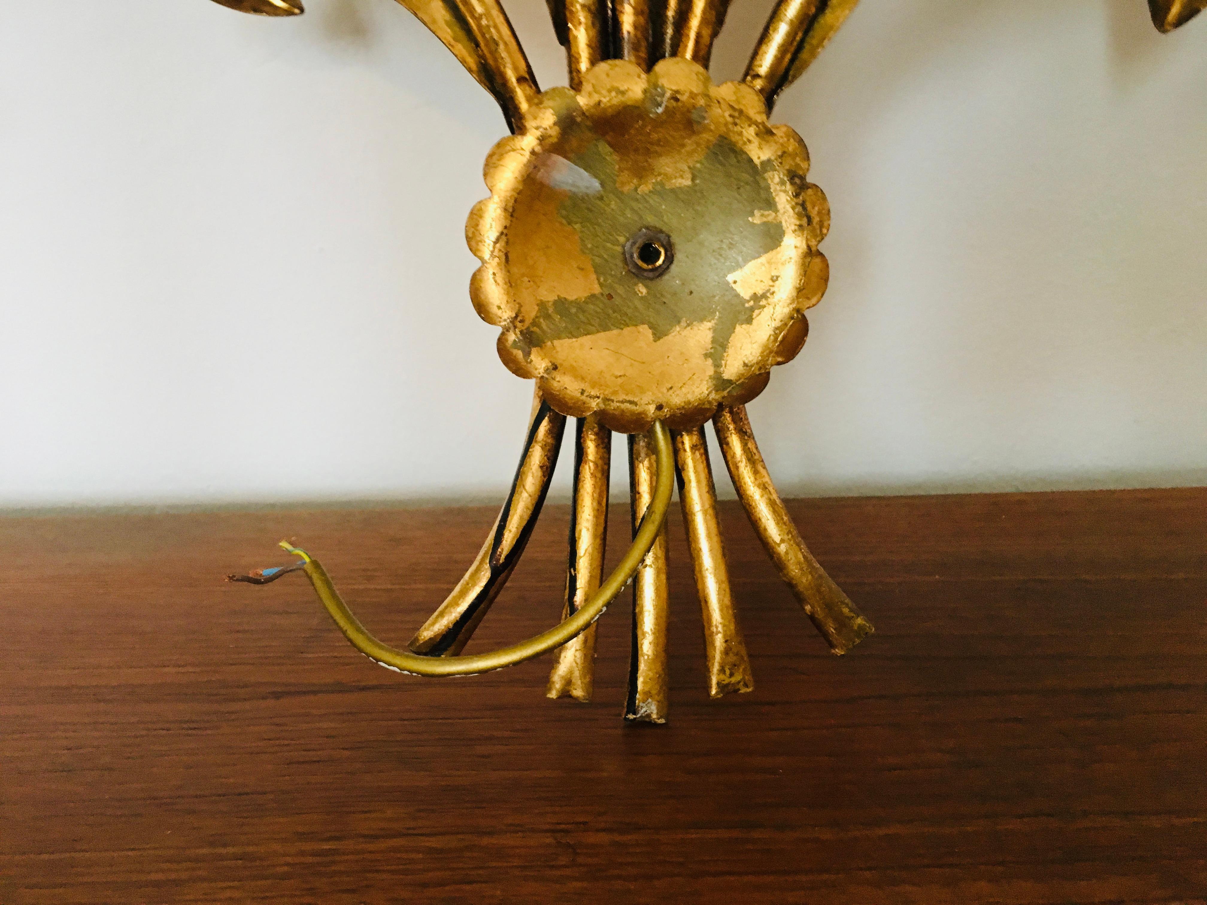 Lámpara de pared dorada grande de Hans Kögl en venta 10