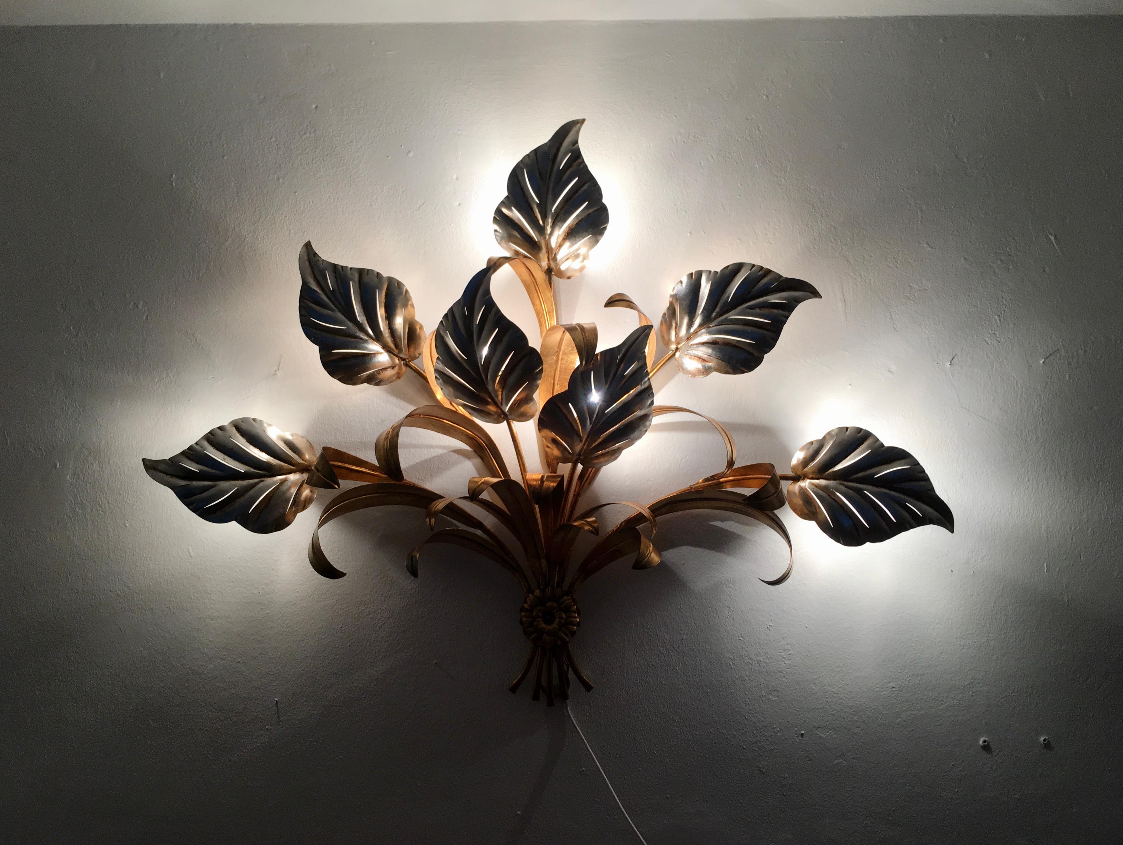 Lámpara de pared dorada grande de Hans Kögl en venta 1