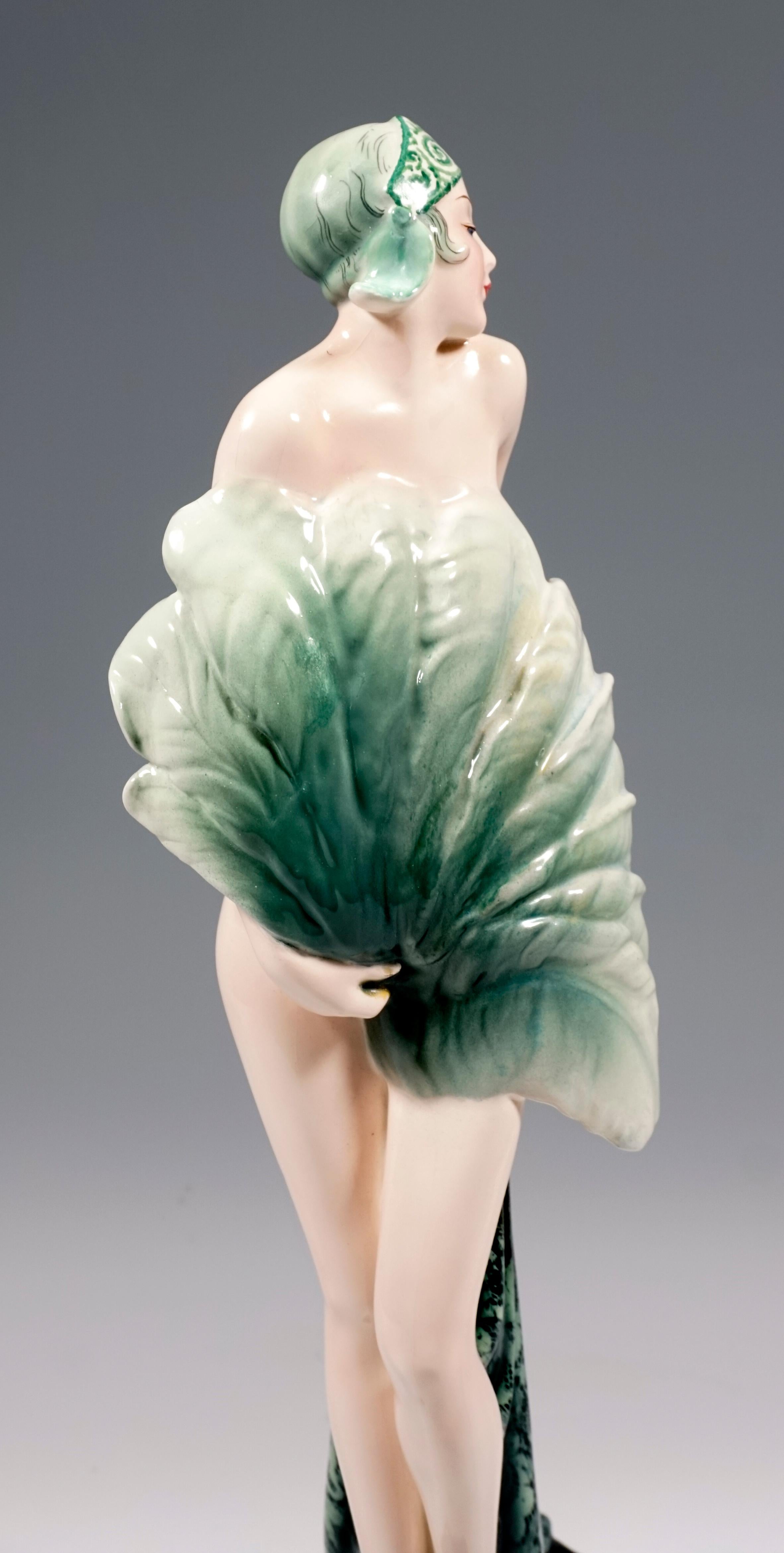 Metà XX secolo Grande figura Art Déco Goldscheider Vienna 'Fan Lady' di Stephan Dakon del 1930 circa in vendita