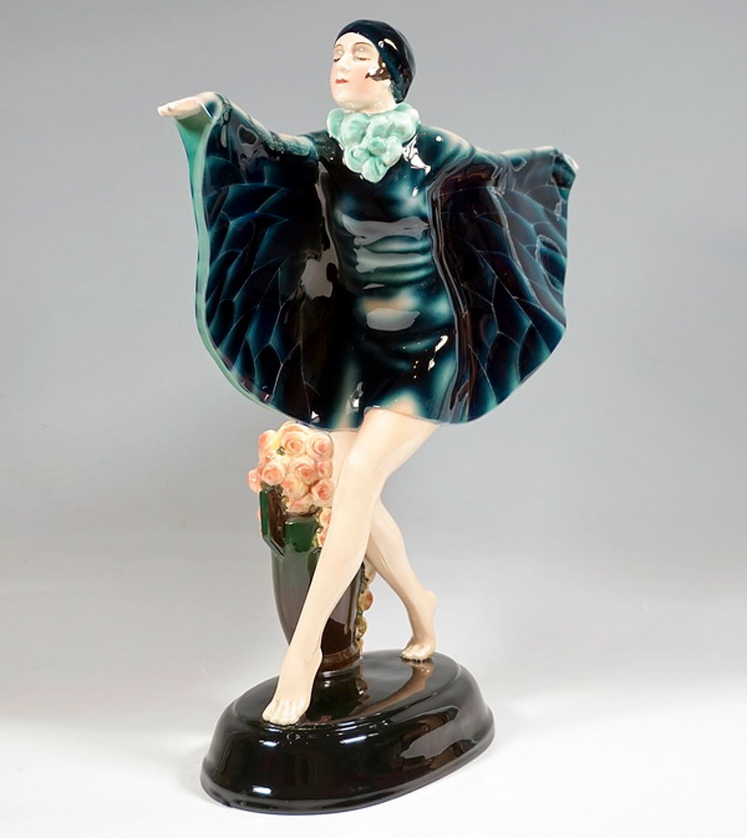 One of the most famous and elegant models from the Goldscheider manufacture:
Depiction of the dance 'The Captured Bird' performed by dancer Niddy Impekoven (1904-2002) in the early 1920s: dancer balancing on tiptoe with arms raised back and forth