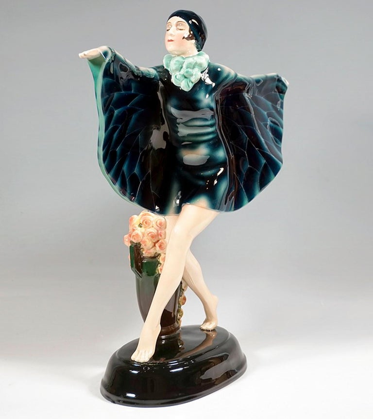 One of the most famous and elegant models from the Goldscheider manufacture:
Depiction of the dance 'The Captured Bird' performed by dancer Niddy Impekoven (1904-2002) in the early 1920s: dancer balancing on tiptoe with arms raised back and forth