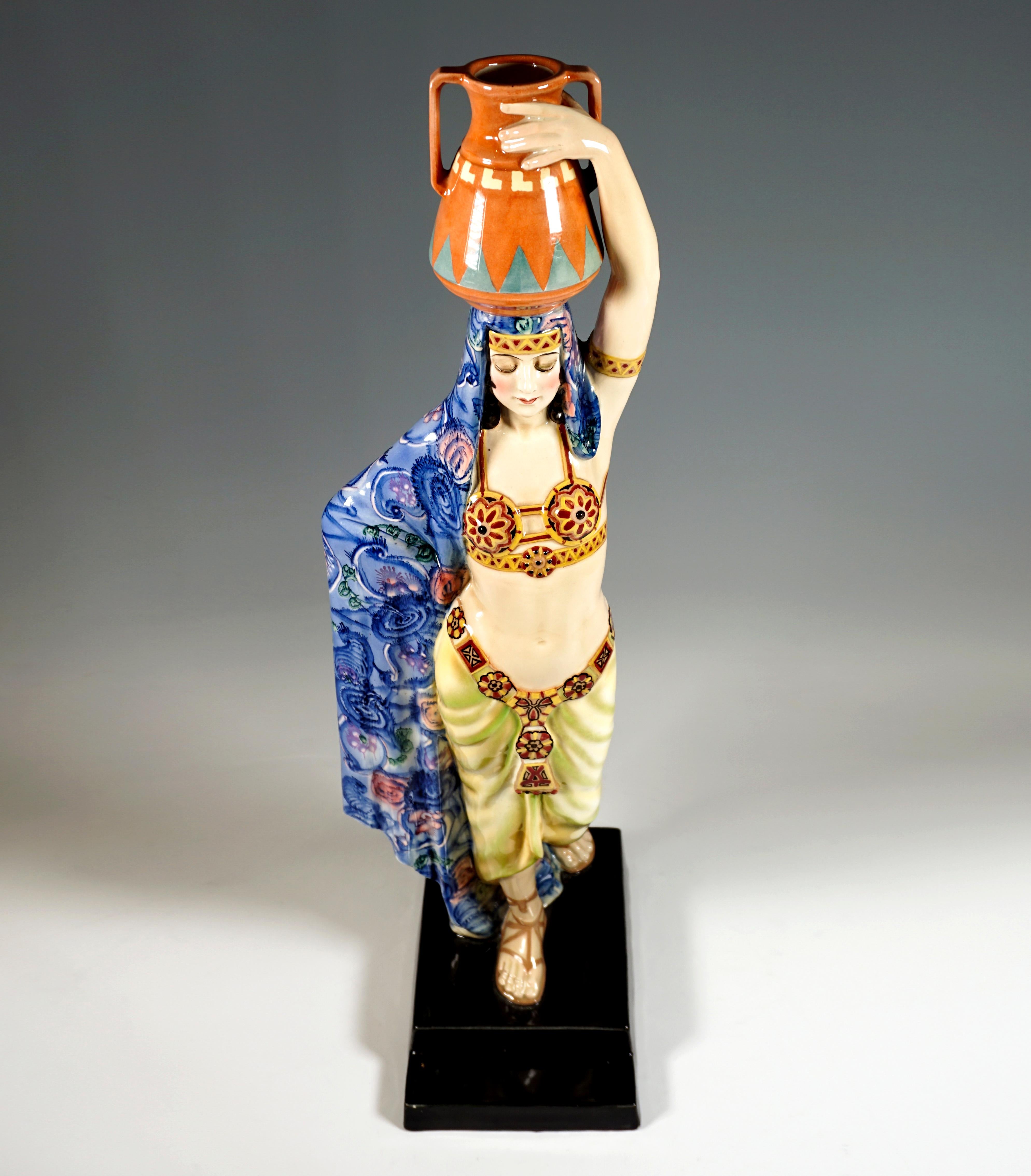 Gran figurita Art Déco vienesa Goldscheider, Portador de agua, Lorenzl, ca. 1925 en Bueno estado para la venta en Vienna, AT