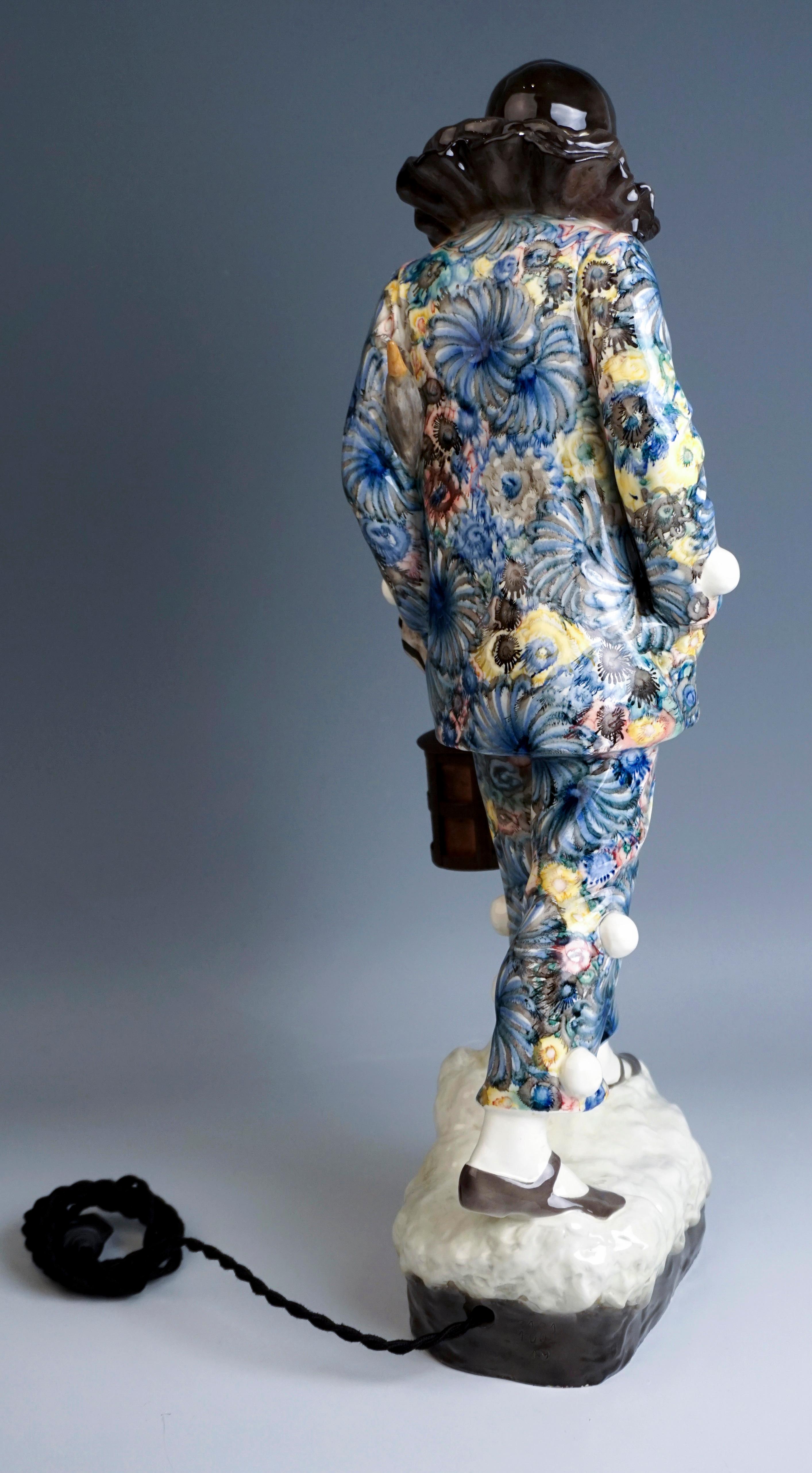 Early 20th Century Large Goldscheider Vienna Art-Déco Harlequin Figure by B. Haniroff c. 1925