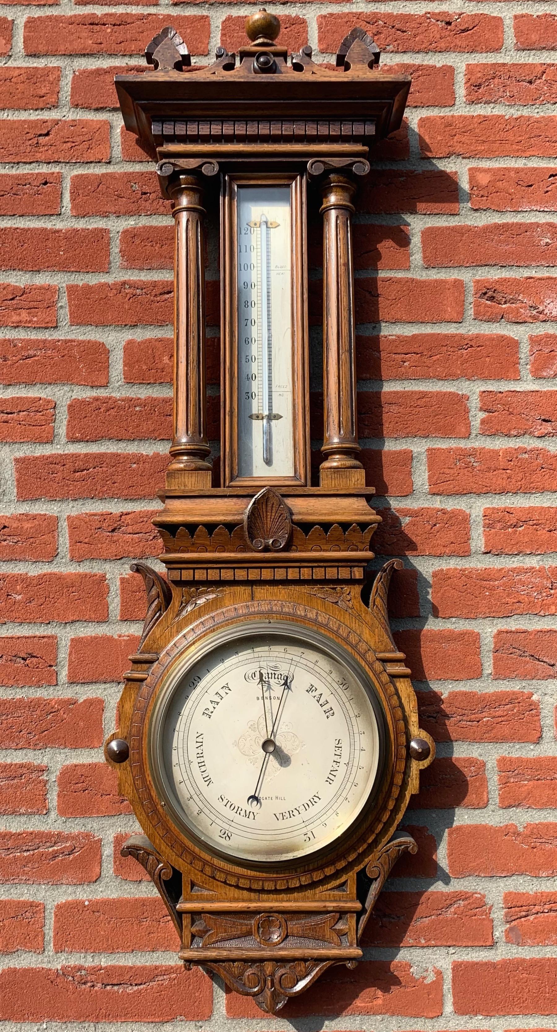 Barometer aus antiker englischer viktorianischer Eiche in gutem, stilvollem Zustand (Abgeschrägt) im Angebot