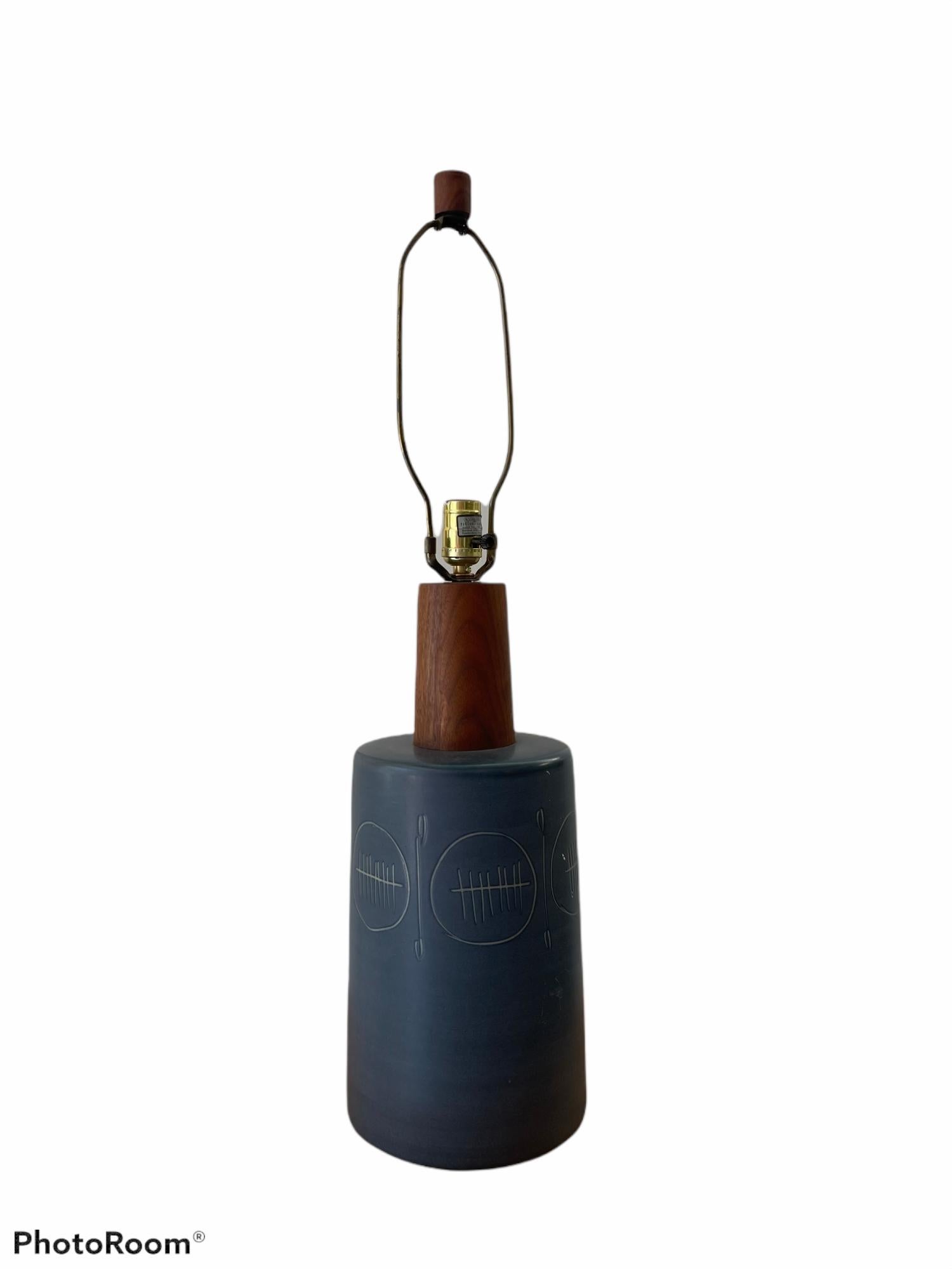 Large Gordon & Martz Table Lamp In Good Condition In Philadelphia, PA