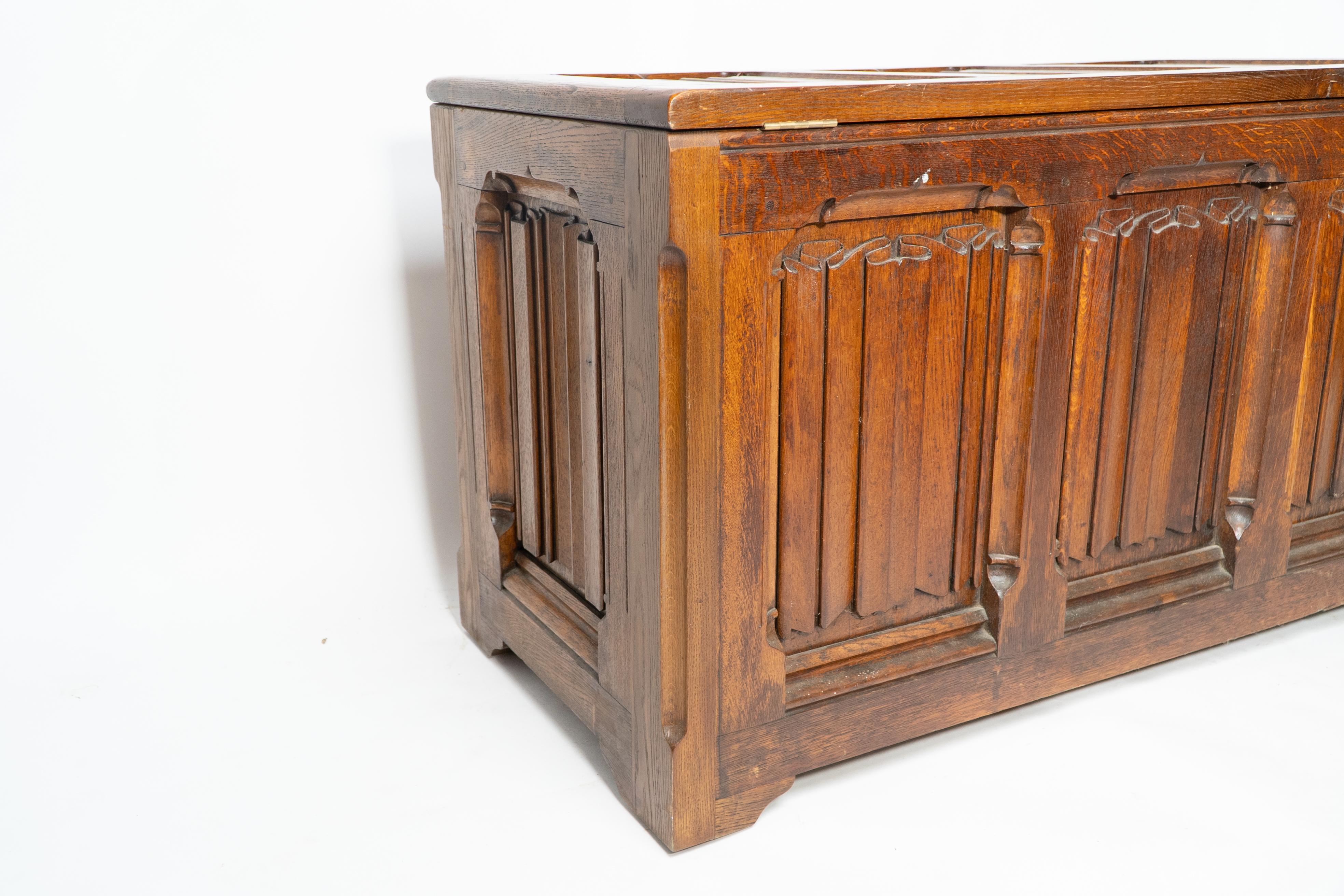 Large Gothic Revival Style Carved Oak Blanket Chest in the Style of A.W.N. Pugin In Good Condition For Sale In London, GB