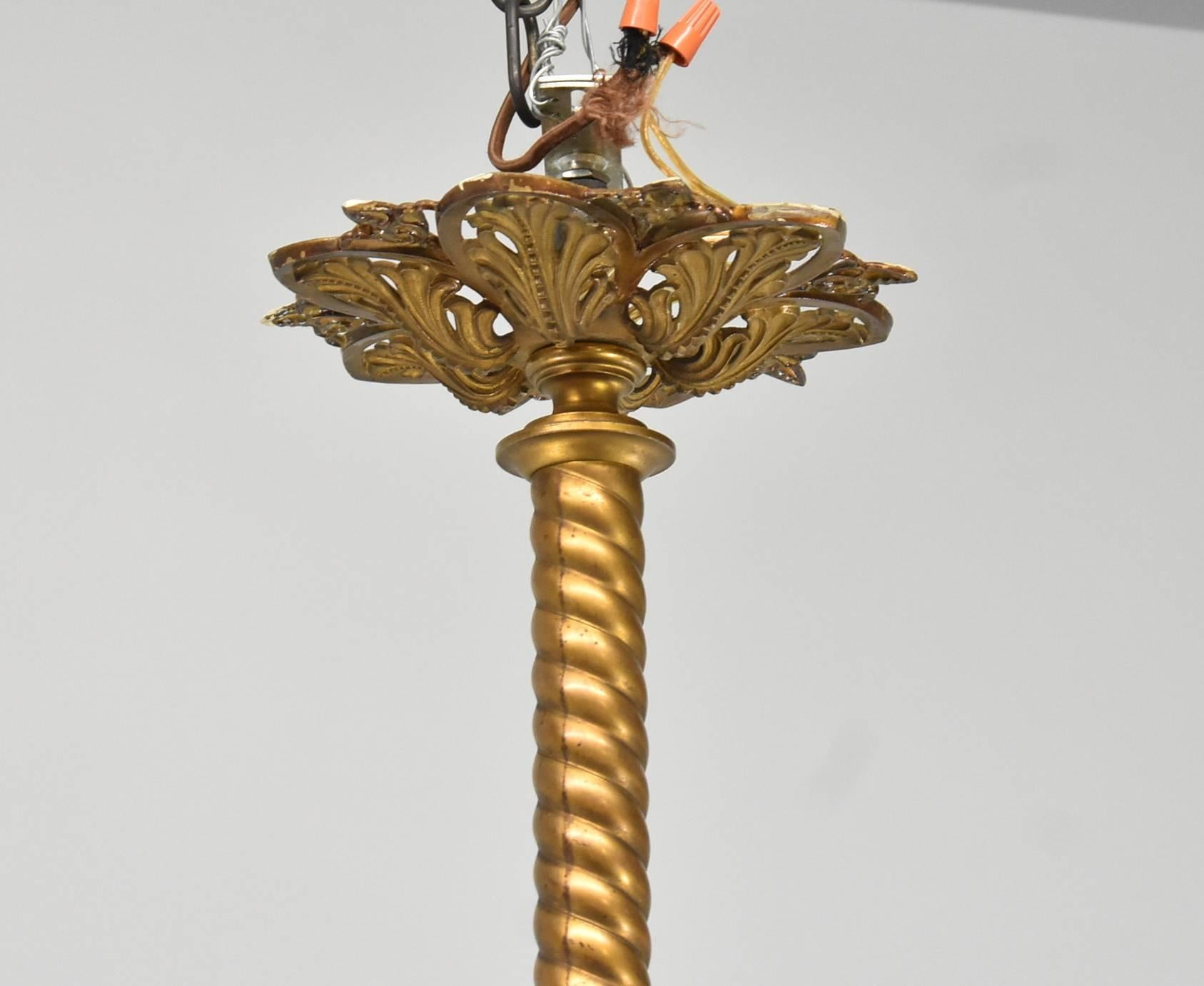 Bronze Grand lustre gothique/rococo à 12 bras en bronze à 6 branches avec oiseau mythique en vente