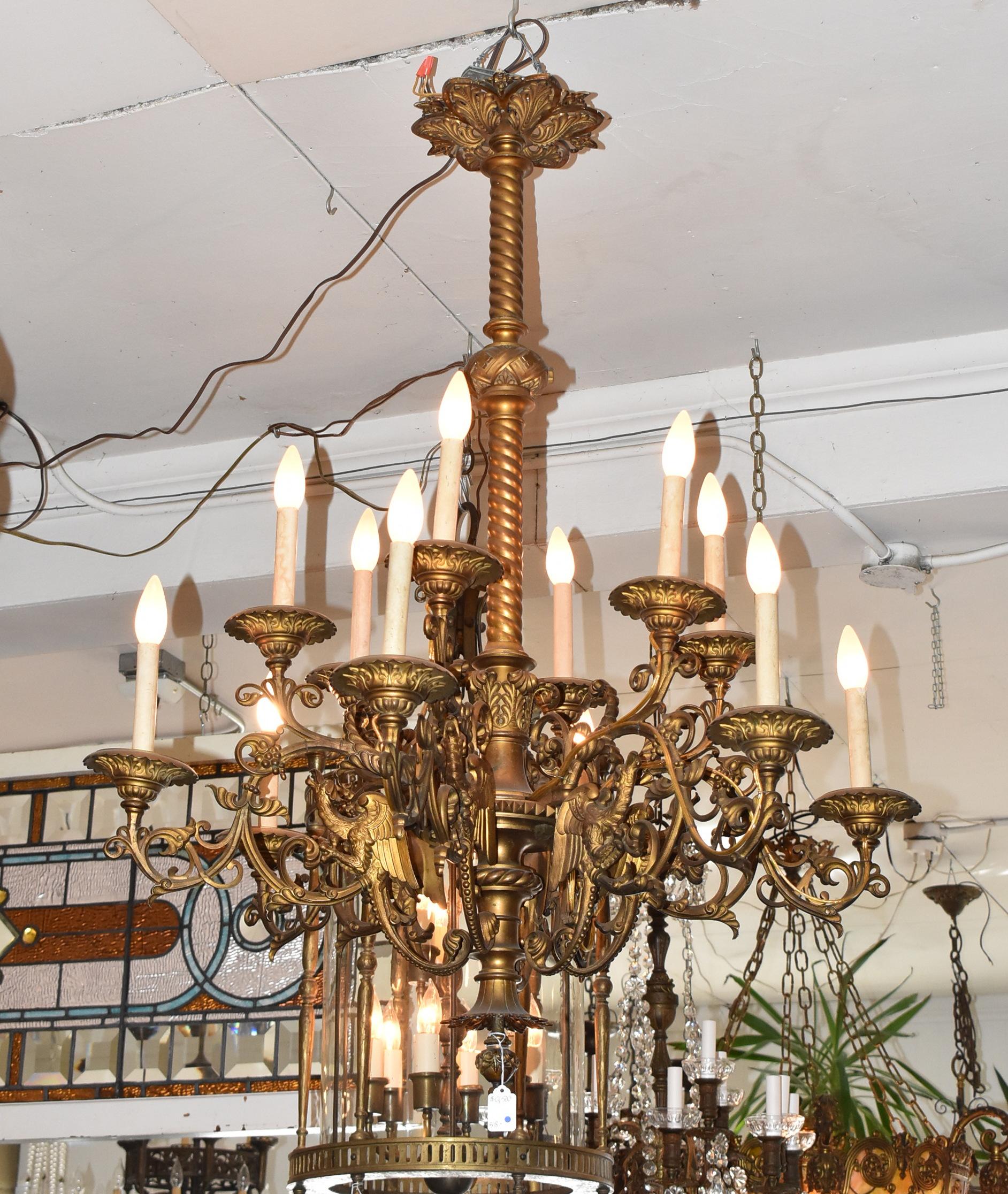 Rococò Grande lampadario gotico rococò in bronzo con drago a sei bracci a 12 luci Uccello mitico in vendita