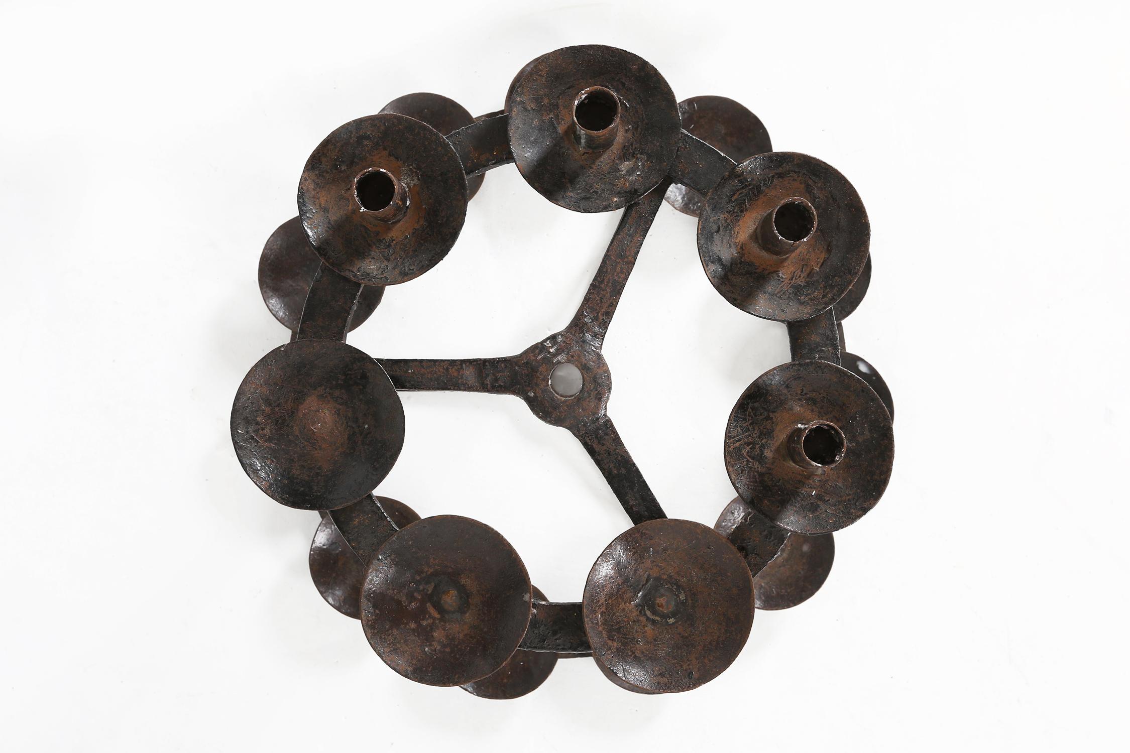 Grand chandelier gothique en fer forgé, France 1900 en vente 4