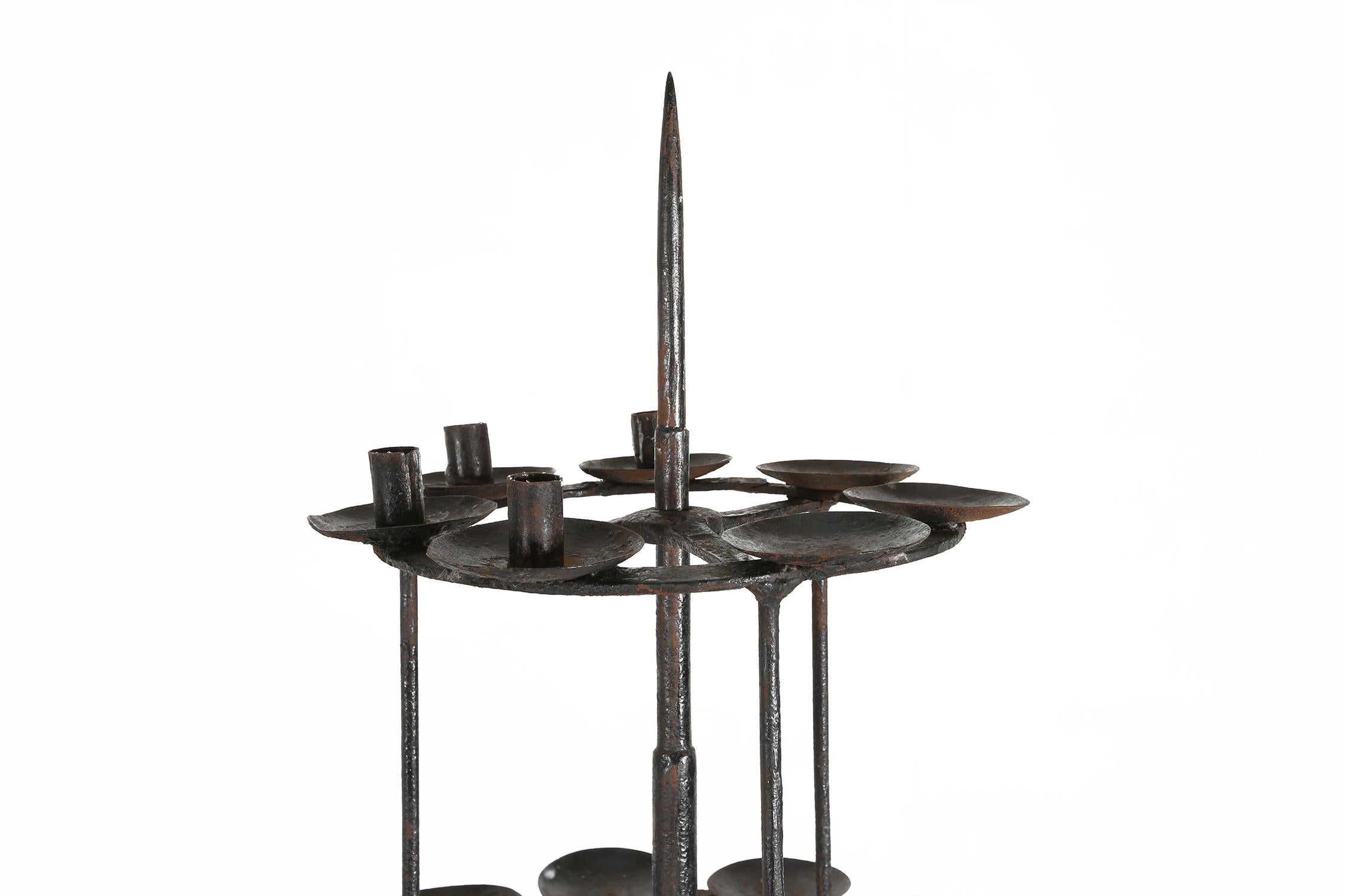 Grand chandelier gothique en fer forgé, France 1900 en vente 5