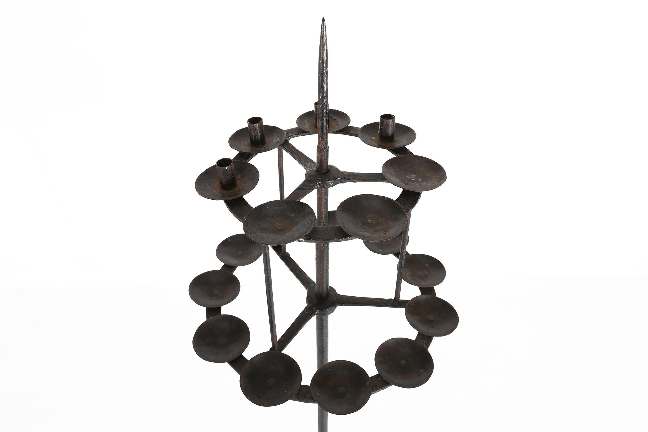 Grand chandelier gothique en fer forgé, France 1900 en vente 7