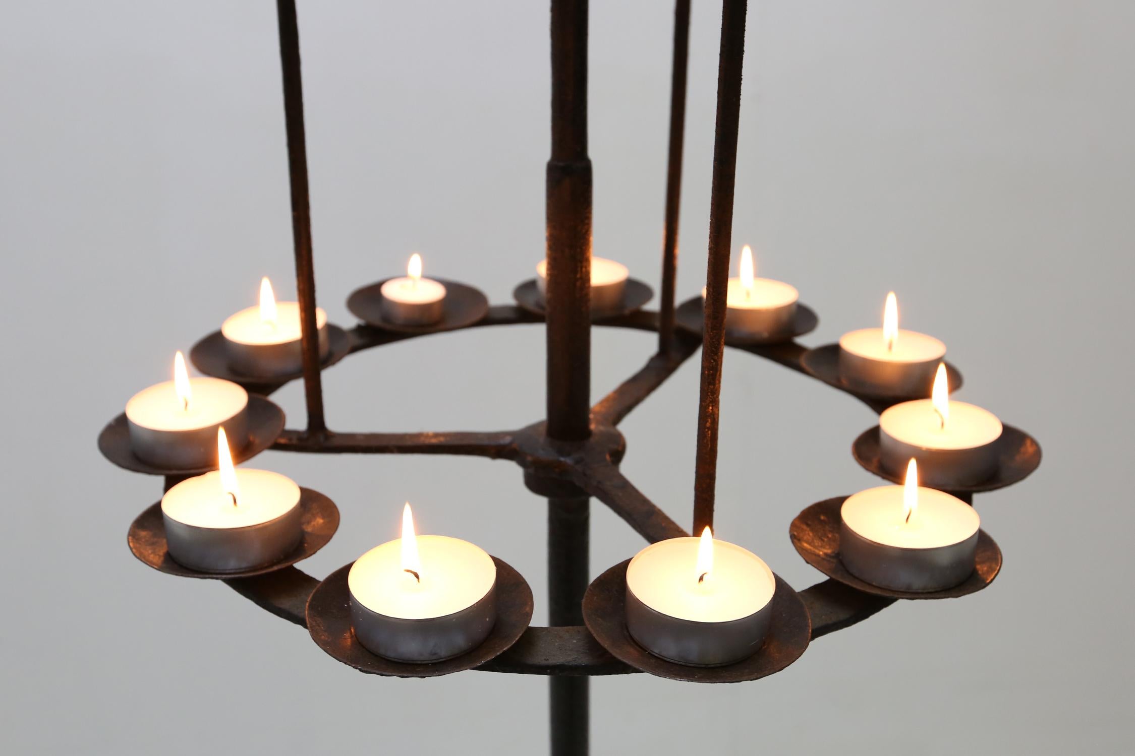 Début du 20ème siècle Grand chandelier gothique en fer forgé, France 1900 en vente