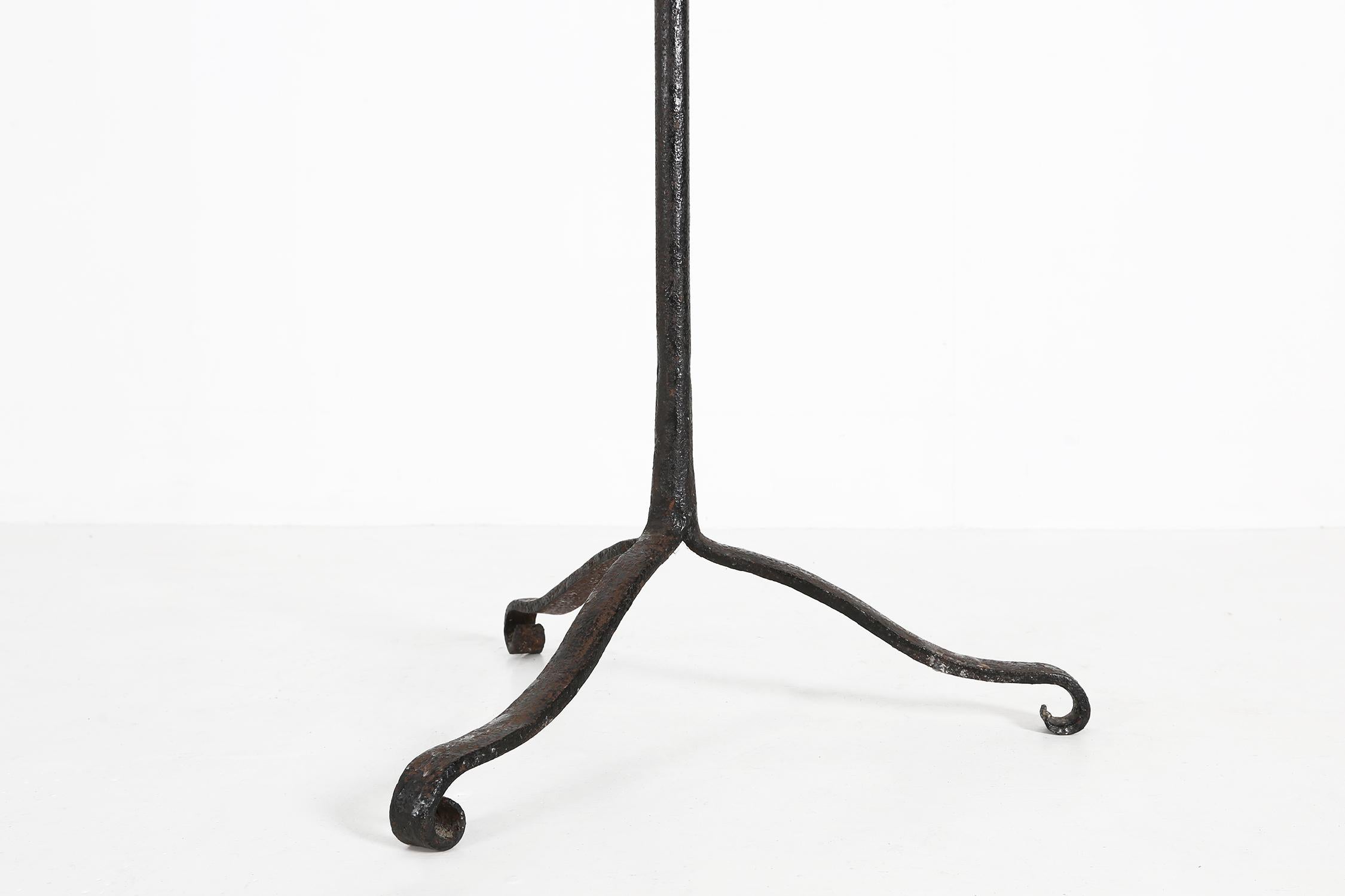 Grand chandelier gothique en fer forgé, France 1900 en vente 2