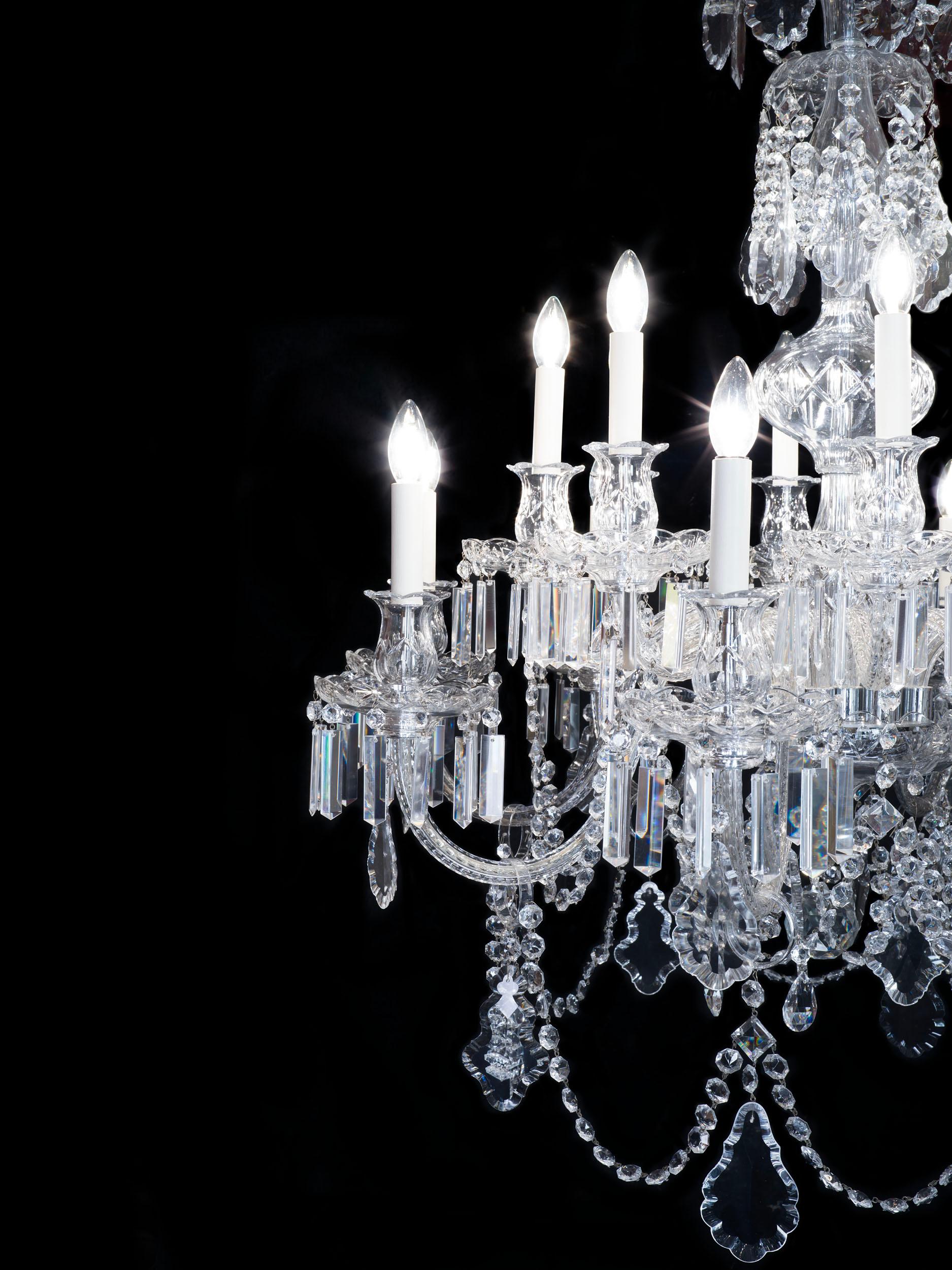 Large & Grand 16 Branch Crystal Chandelier In Good Condition For Sale In London, GB