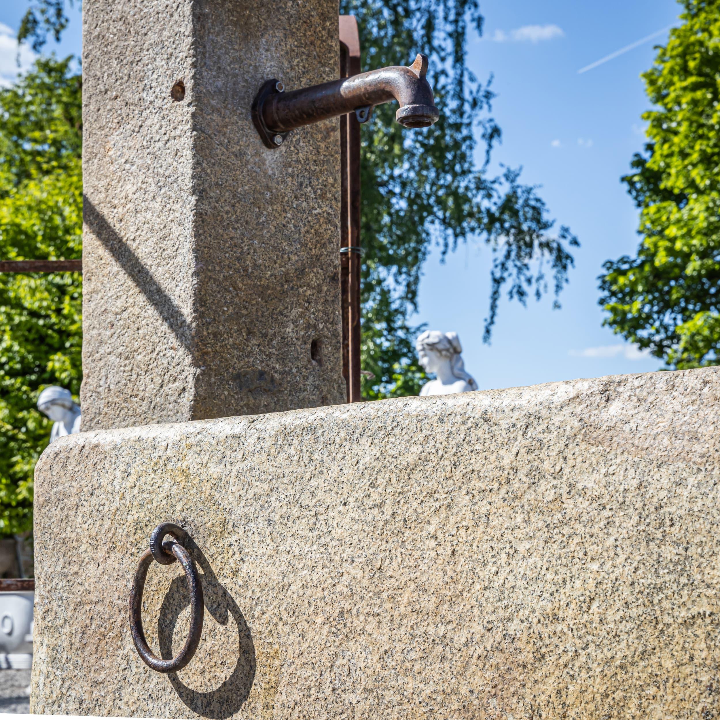 Large Granite Fountain with Column carved from one solid block, 21st Century For Sale 1