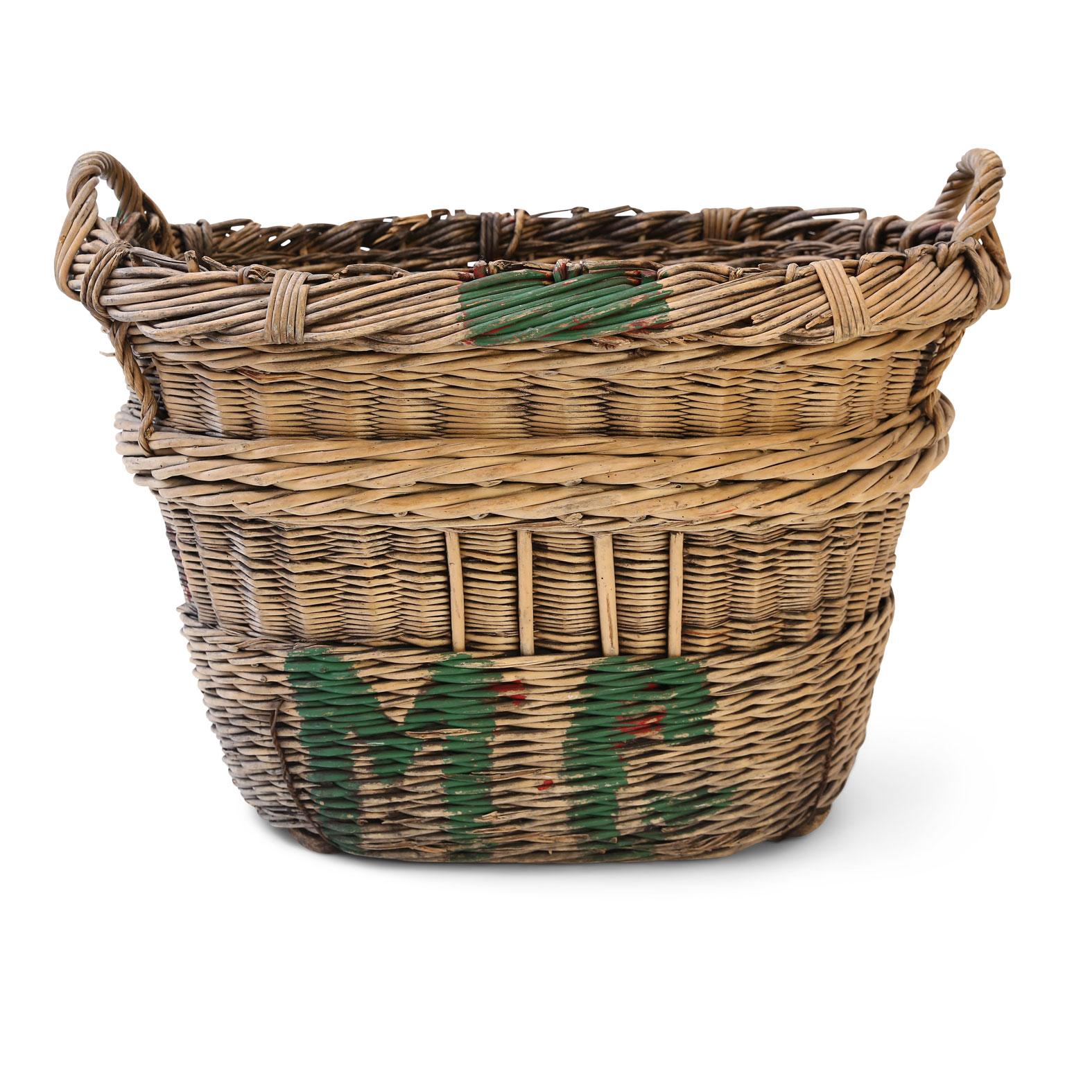 Large grape gathering basket from Bordeaux, (circa 1890-1910).