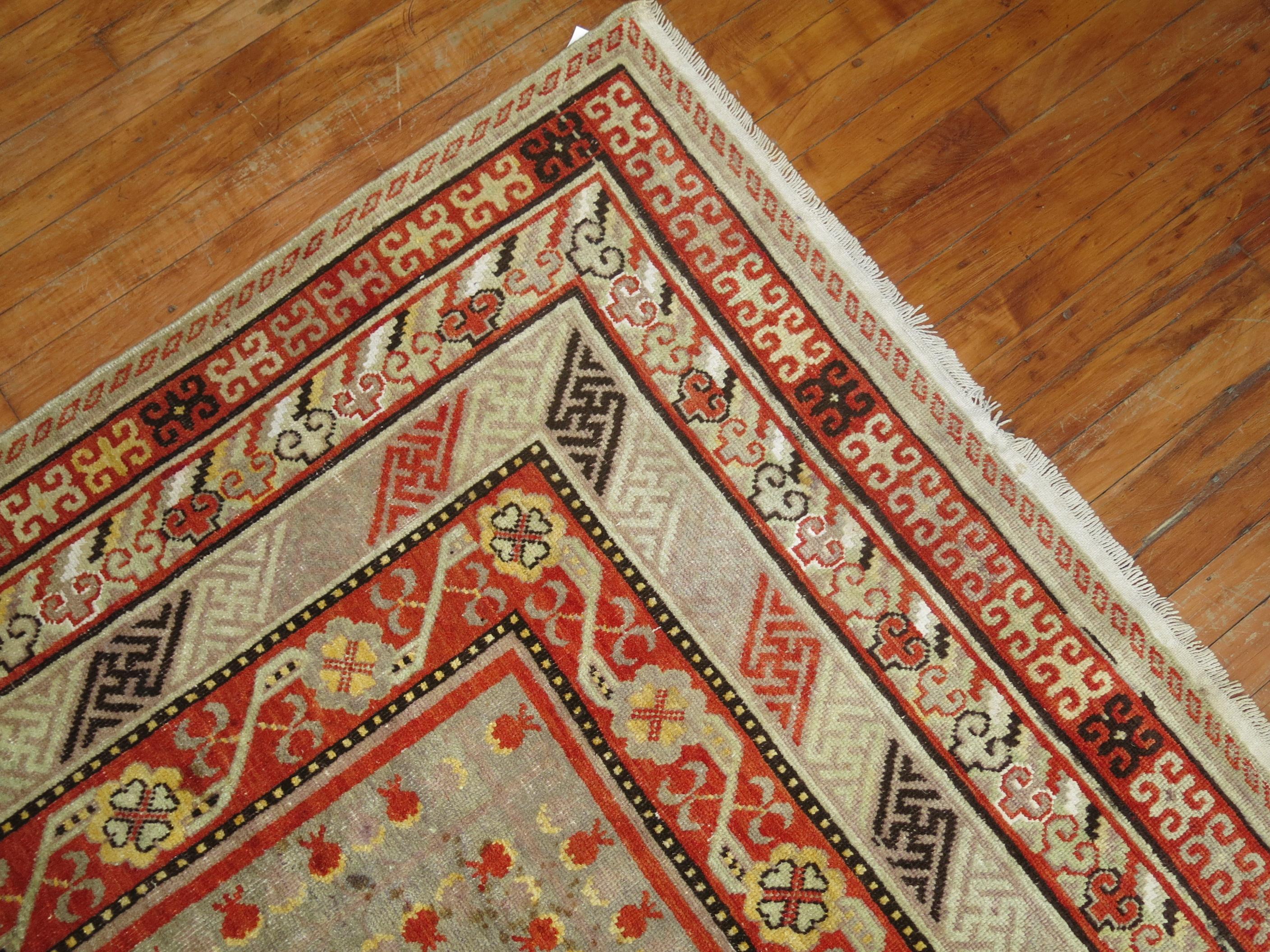 Großer grauer antiker Khotan-Teppich im Angebot 6