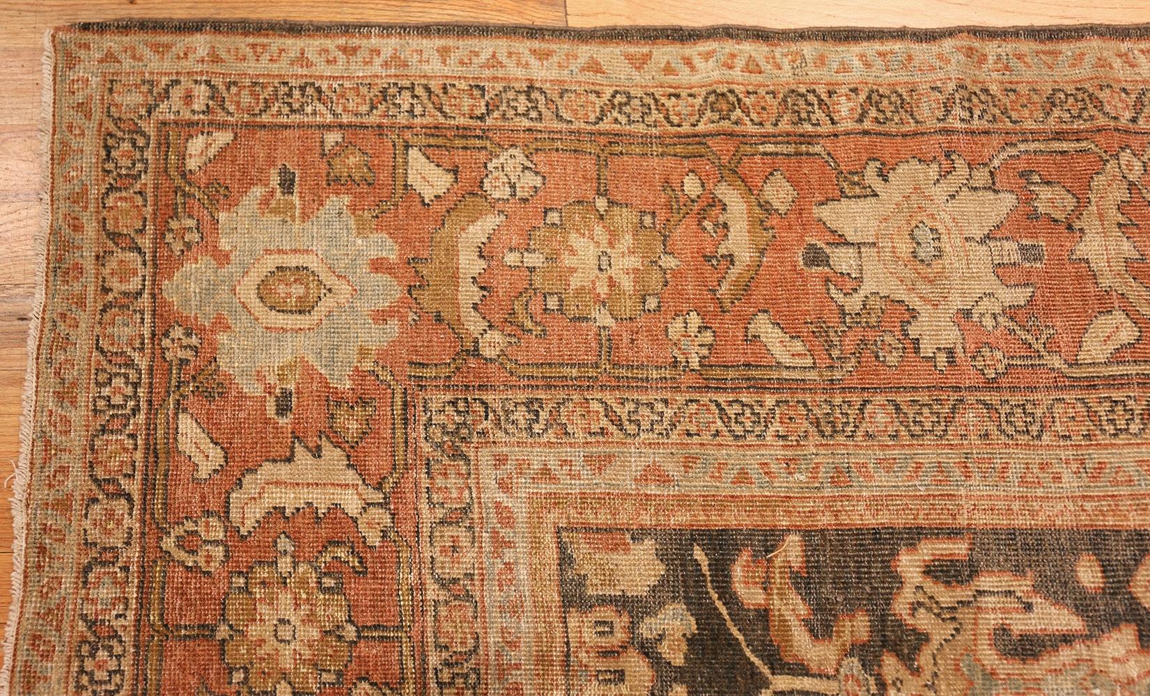 Magnifique grand tapis persan Sultanabad gris ancien, Pays du tapis / Type de tapis : Tapis persan, Circa date : 1920. Taille : 10 ft x 17 ft 3 in (3,05 m x 5,26 m).