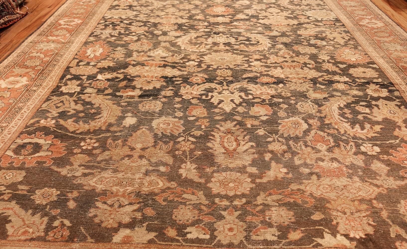 Antique Sultanabad Persian Rug. Size: 10 ft x 17 ft 3 in  In Good Condition For Sale In New York, NY