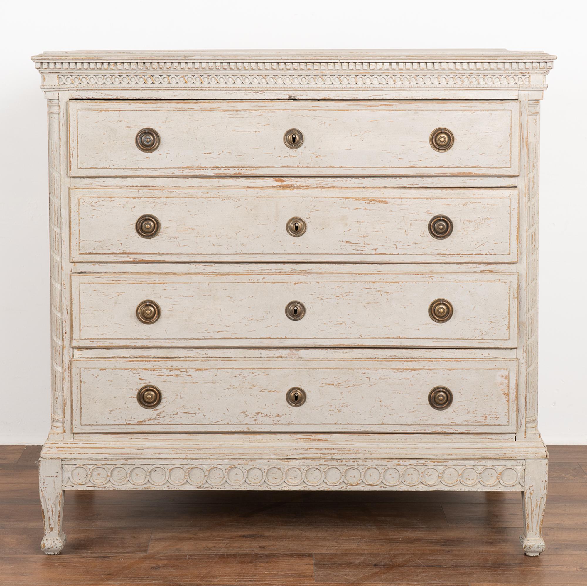 Large Gray Chest of Four Drawers, Denmark circa 1780-1800 In Good Condition In Round Top, TX