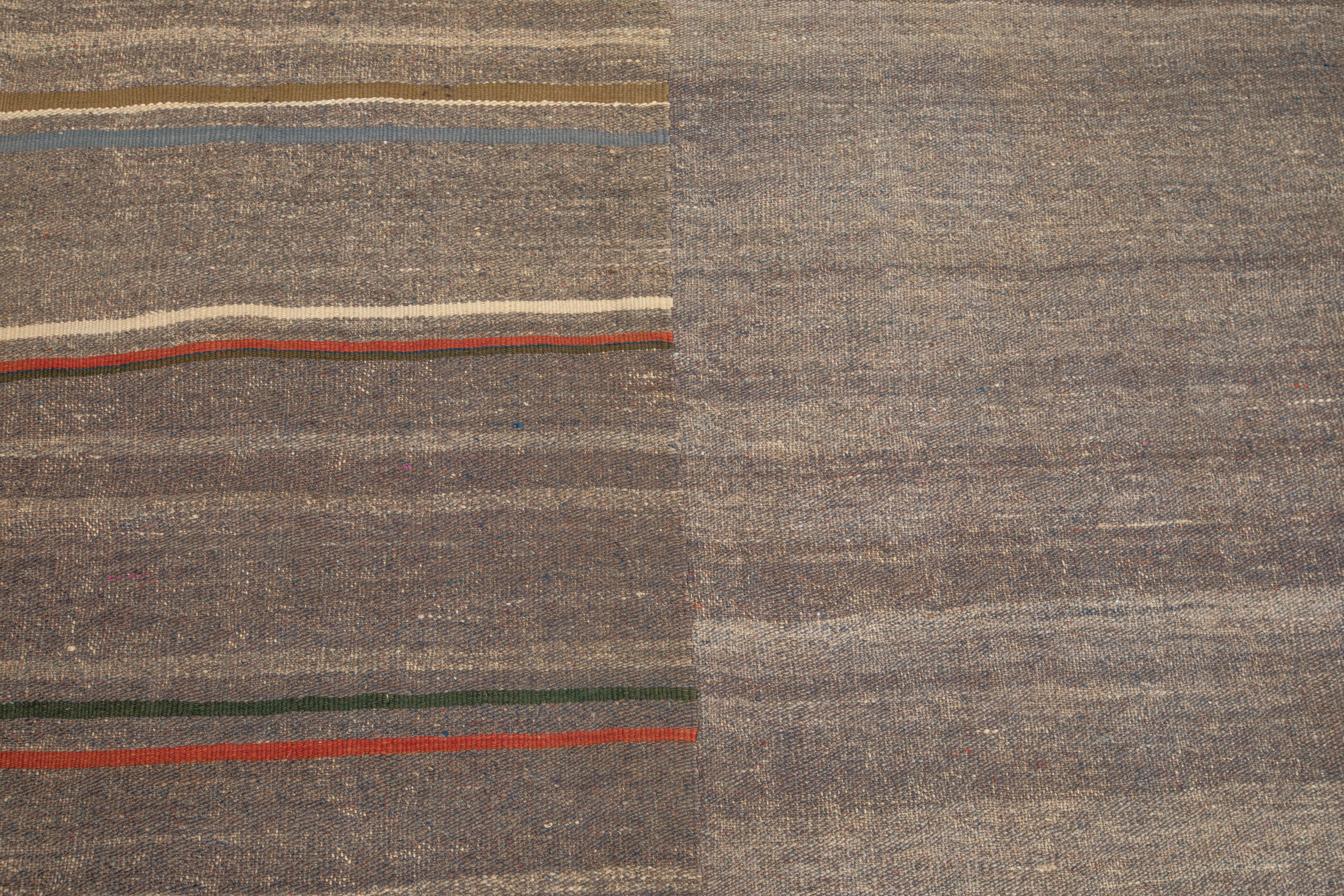 Large Gray Kilim from Central Anatolia, Turkey, 1960s In Good Condition For Sale In Istanbul, TR