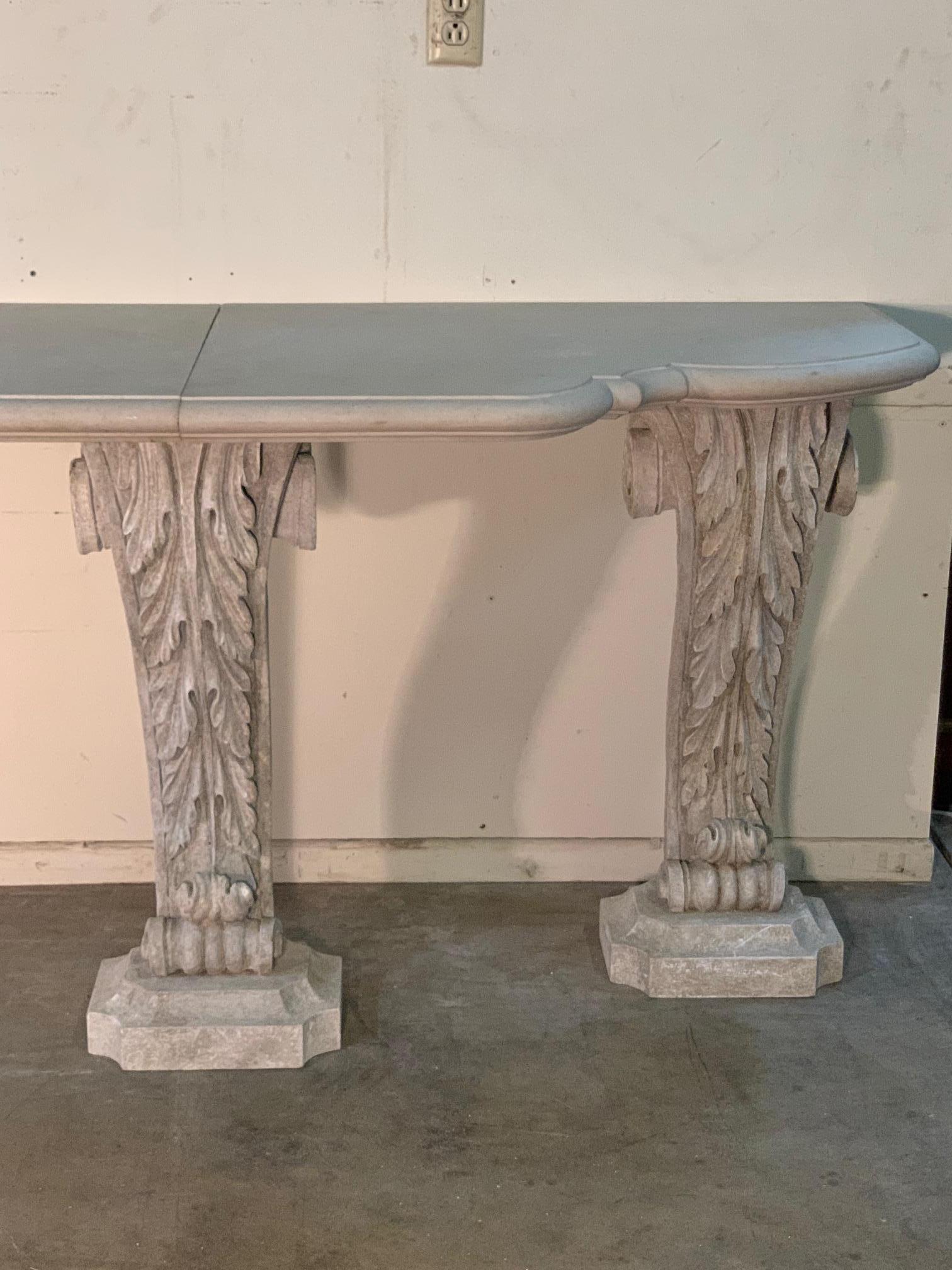 Américain Grande table console peinte en gris et calcaire en vente