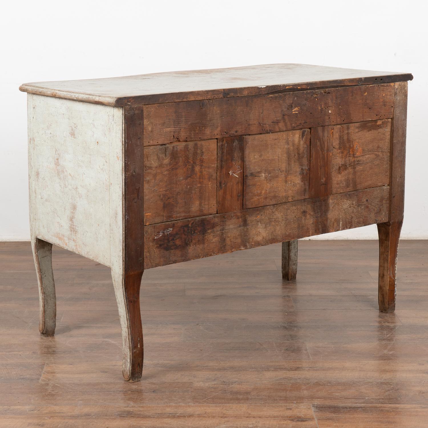 Large Gray Painted Commode, Italy circa 1800 For Sale 3