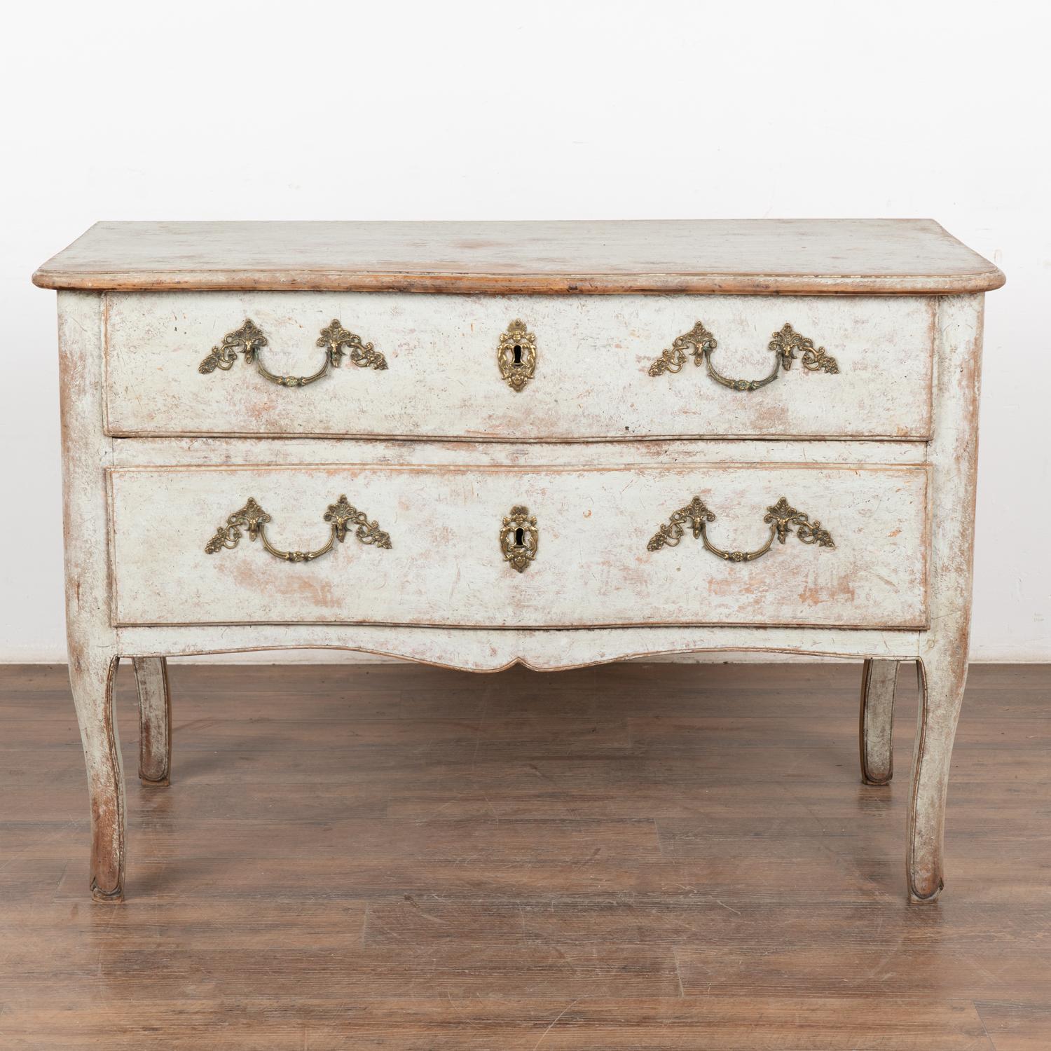 Italian Large Gray Painted Commode, Italy circa 1800 For Sale