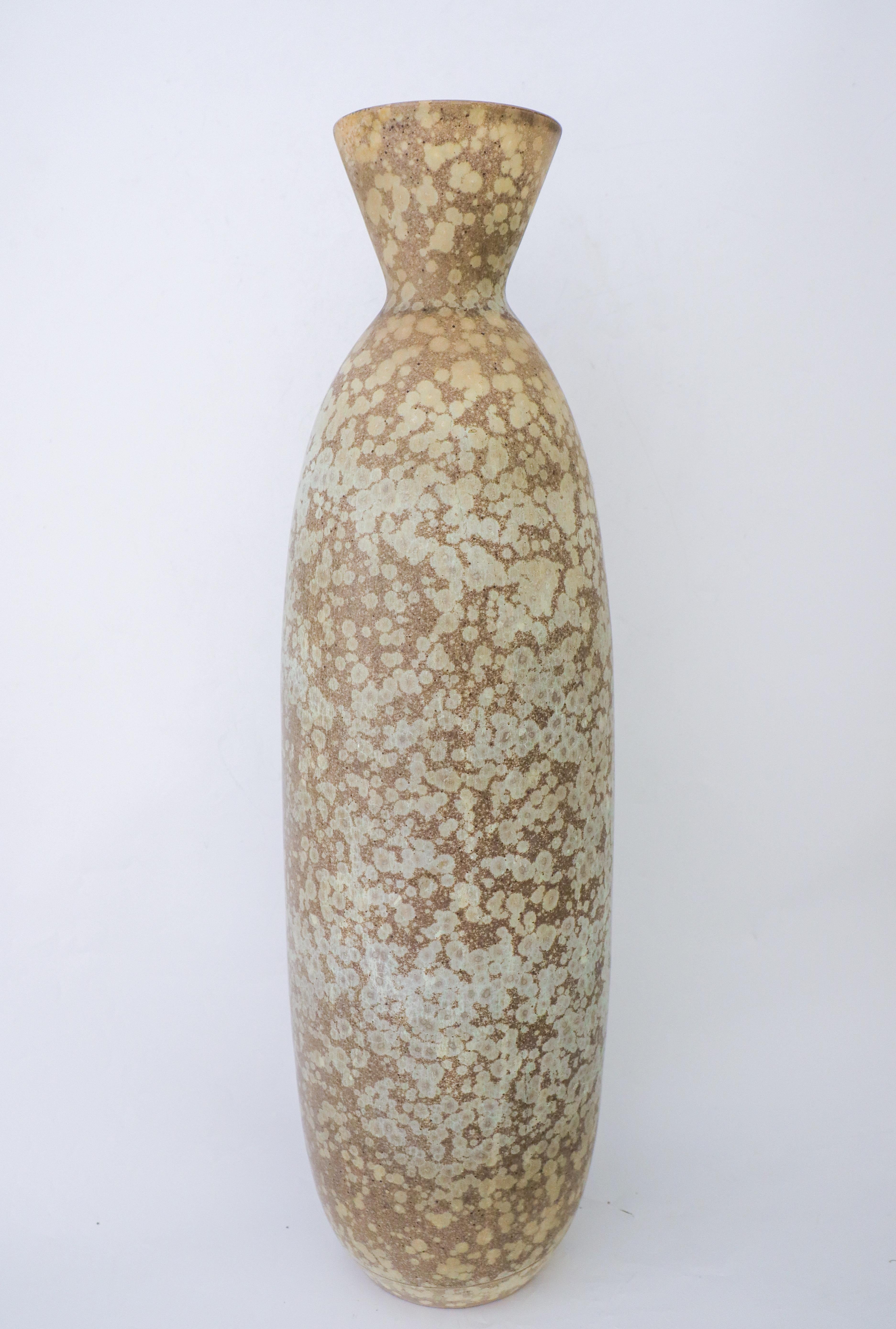 Large Gray Speckled Floor Vase Carl-Harry Stålhane, Rörstrand - Mid 20th Century In Distressed Condition For Sale In Stockholm, SE