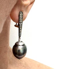 Orecchini con perla di Tahiti grigia e diamanti