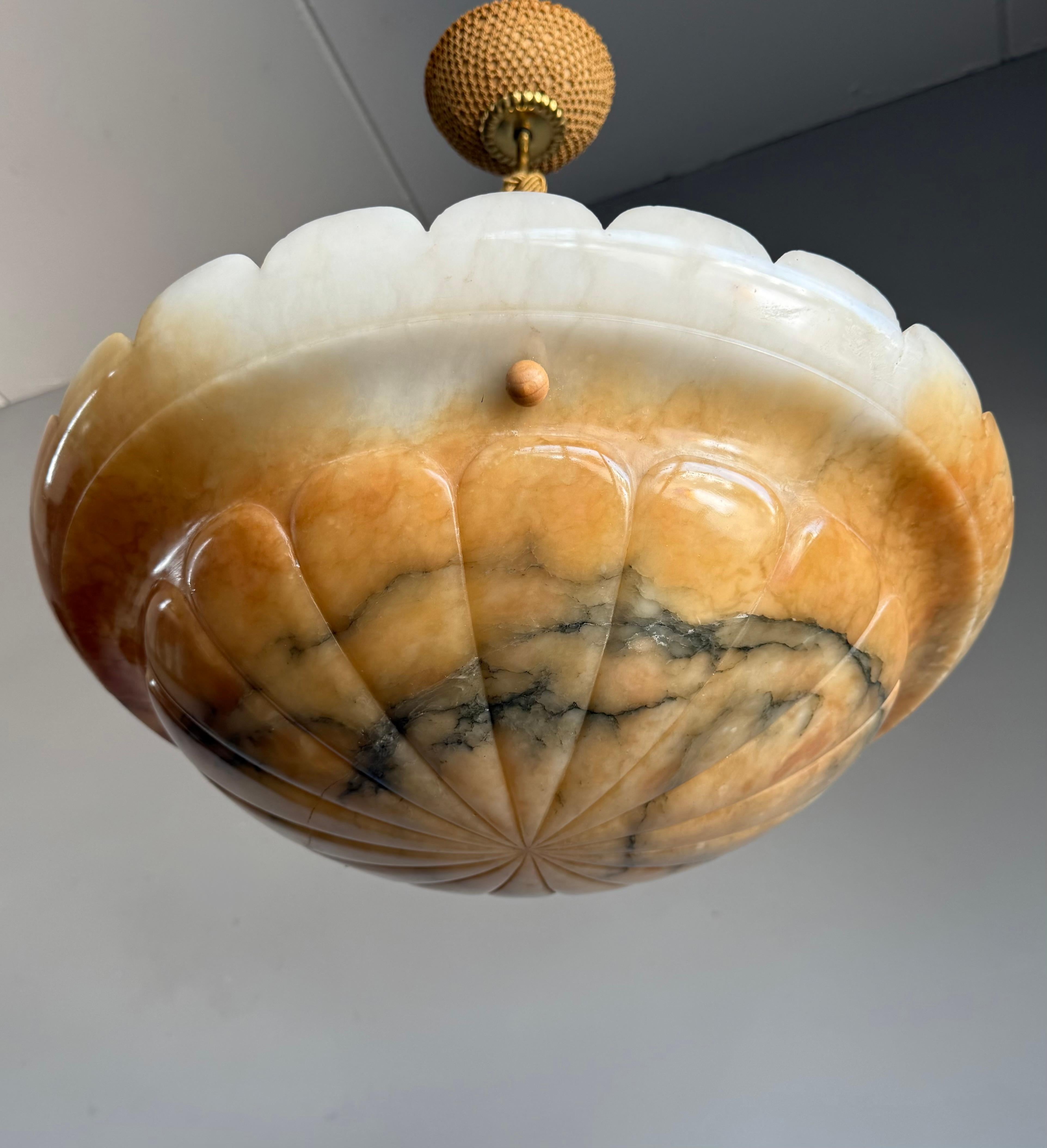 20ième siècle Grand et superbe Design, couleur poisson KOI Light, abat-jour en albâtre. en vente