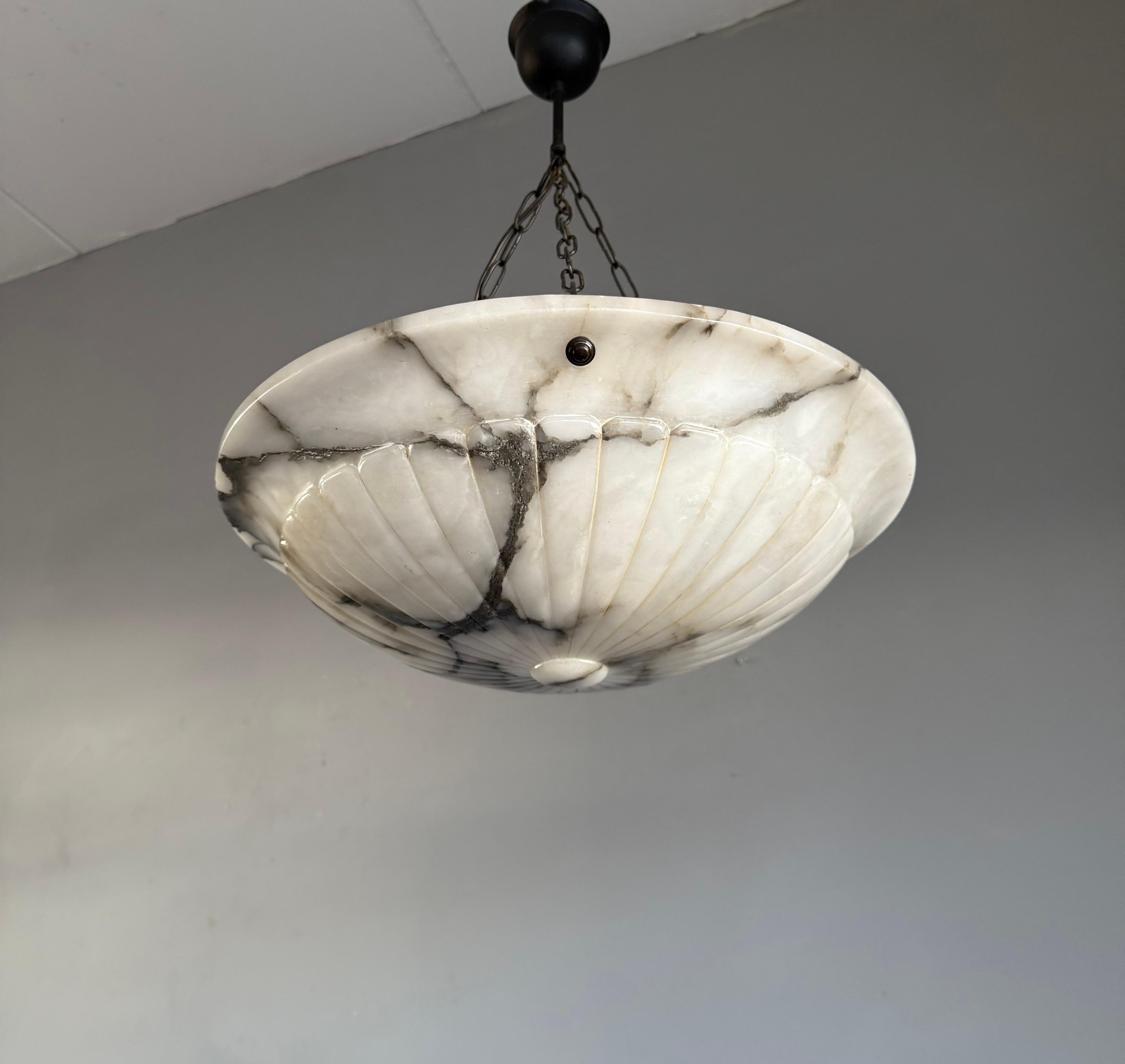 Colgante / Araña de Alabastro Blanco y Negro Antiguo Grande y de Gran Diseño 1910 Ennegrecido en venta