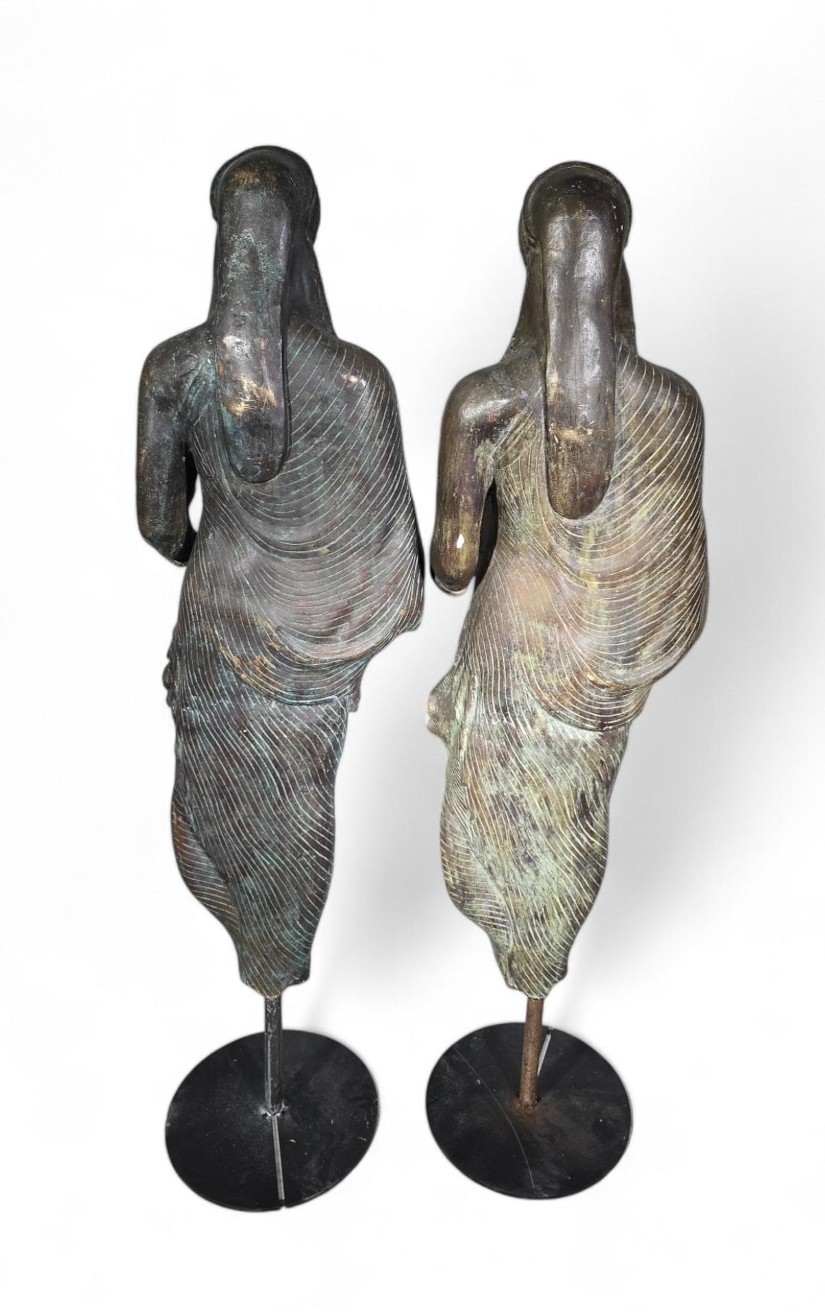Title: Pair of Bronze Sculptures of the Kore of Peplos - Early 20th Century with Modern Bases

Product Overview: This exquisite pair of bronze sculptures is a faithful reproduction of the Kore of Peplos, one of the masterpieces of the Archaic period