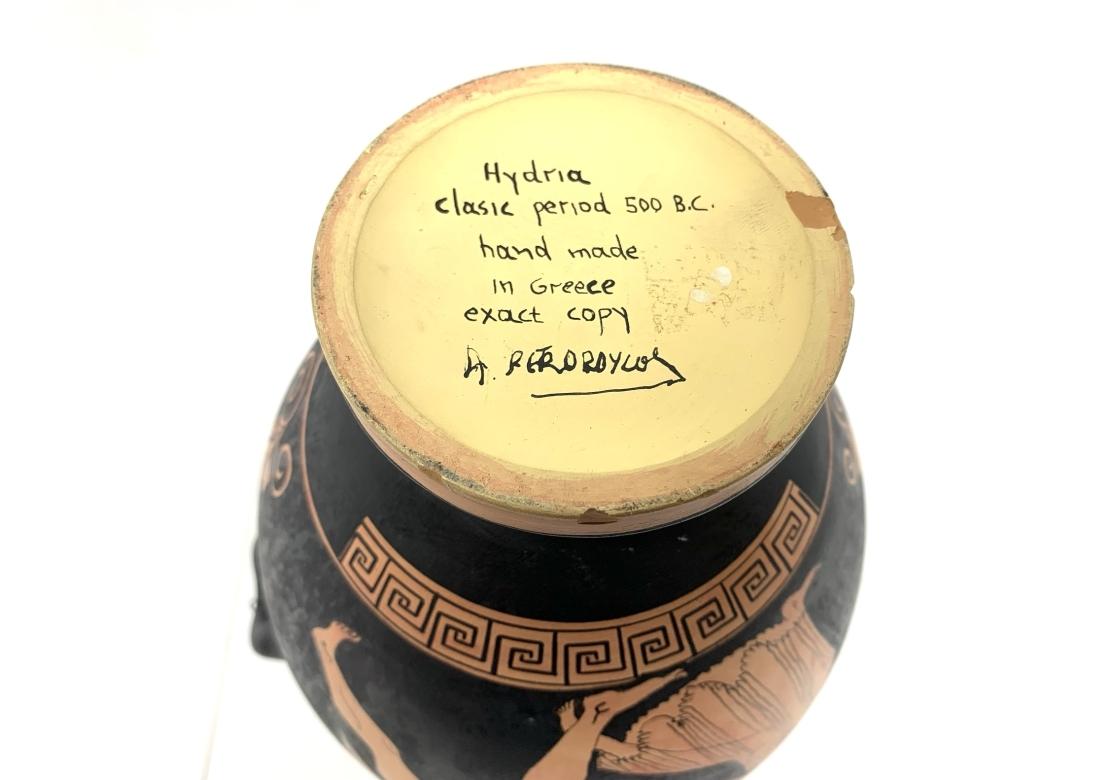 20ième siècle Grande cruche à eau Hydria à figures rouges, reproduite par un musée grec en vente