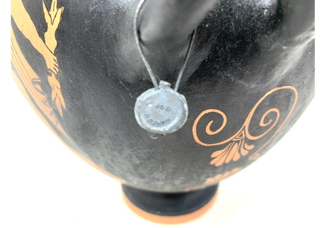 Poteries Grande cruche à eau Hydria à figures rouges, reproduite par un musée grec en vente