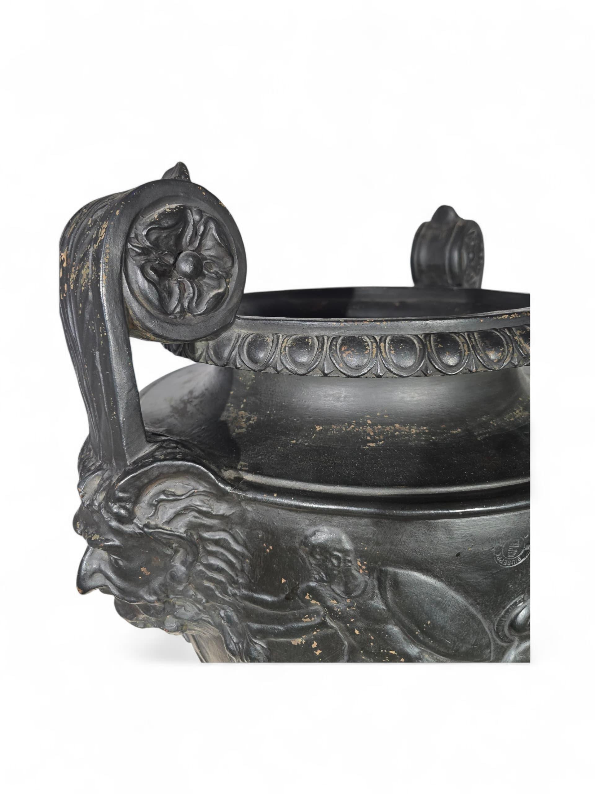 Große griechische Terrakotta-Vase, Neapel um 1900 im Angebot 7