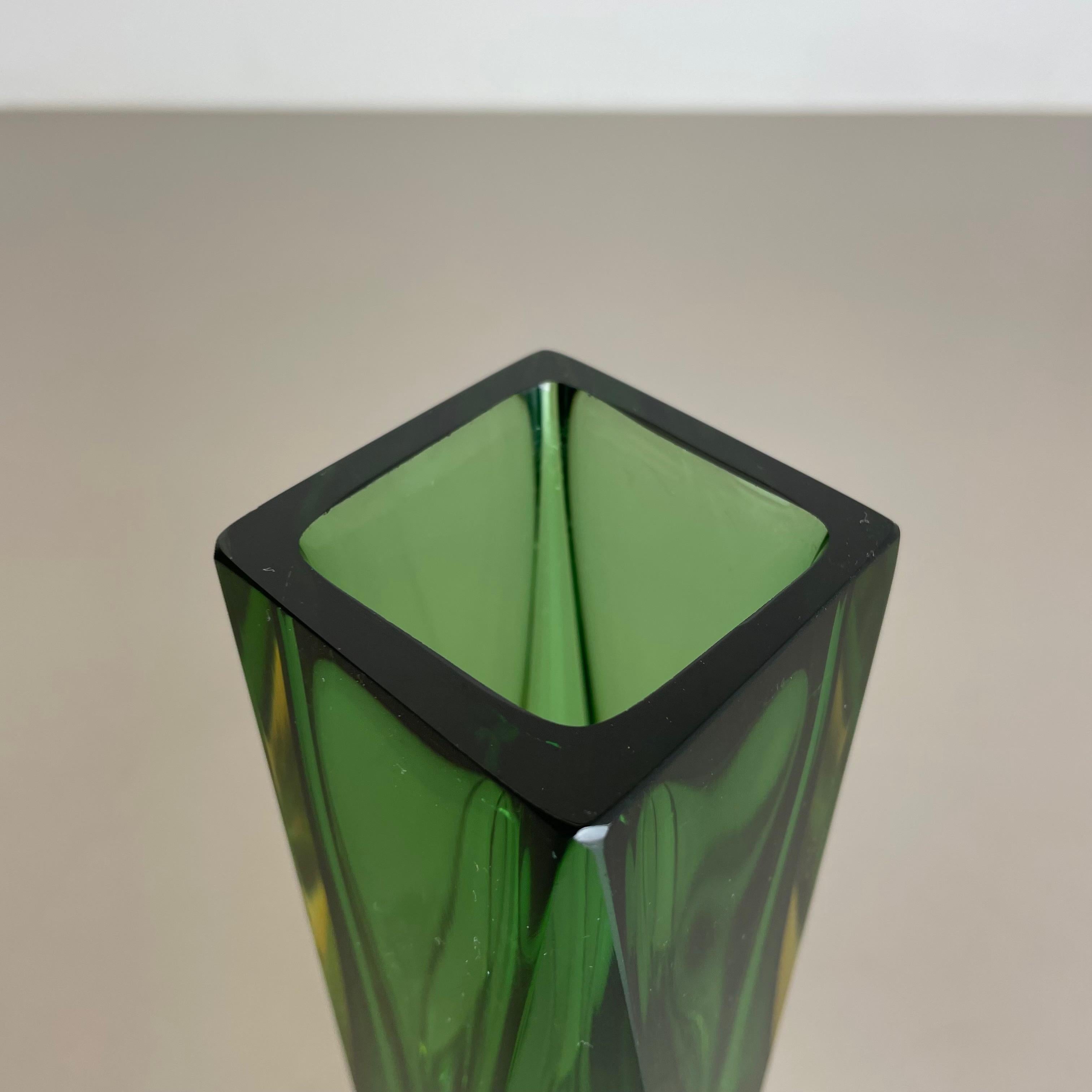 groß Grün 1, 1kg Murano Glass Sommerso Vase Flavio Poli Attr., Italien, 1970 (Muranoglas) im Angebot