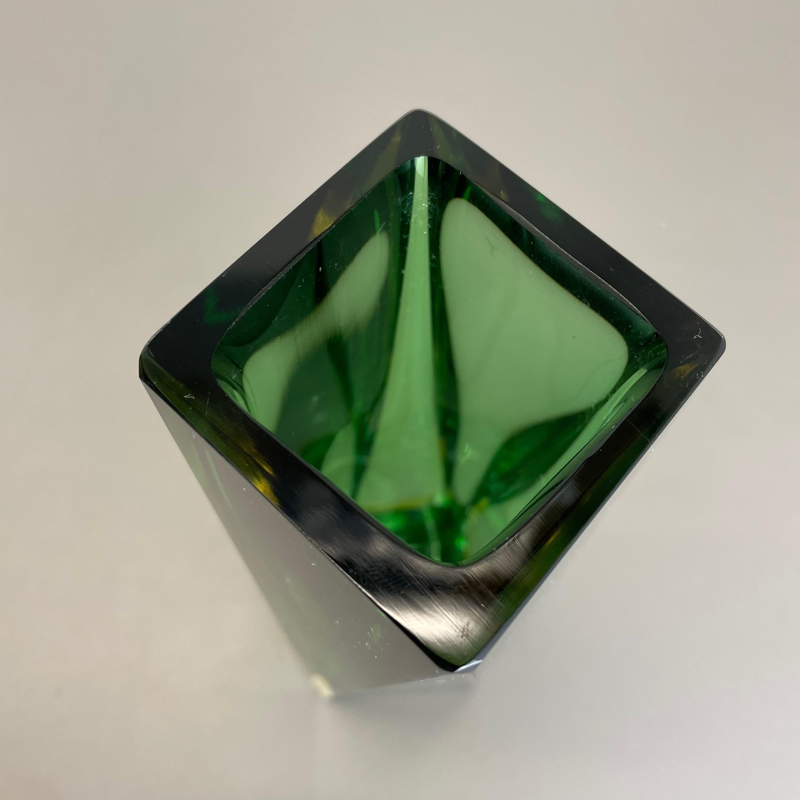 groß Grün 1, 1kg Murano Glass Sommerso Vase Flavio Poli Attr., Italien, 1970 im Angebot 1