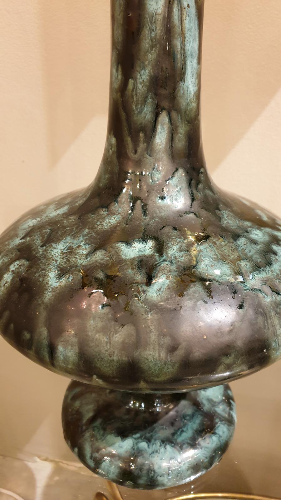 Große Amphora-Vasen aus grüner Keramik - ein Paar im Zustand „Hervorragend“ im Angebot in Dallas, TX