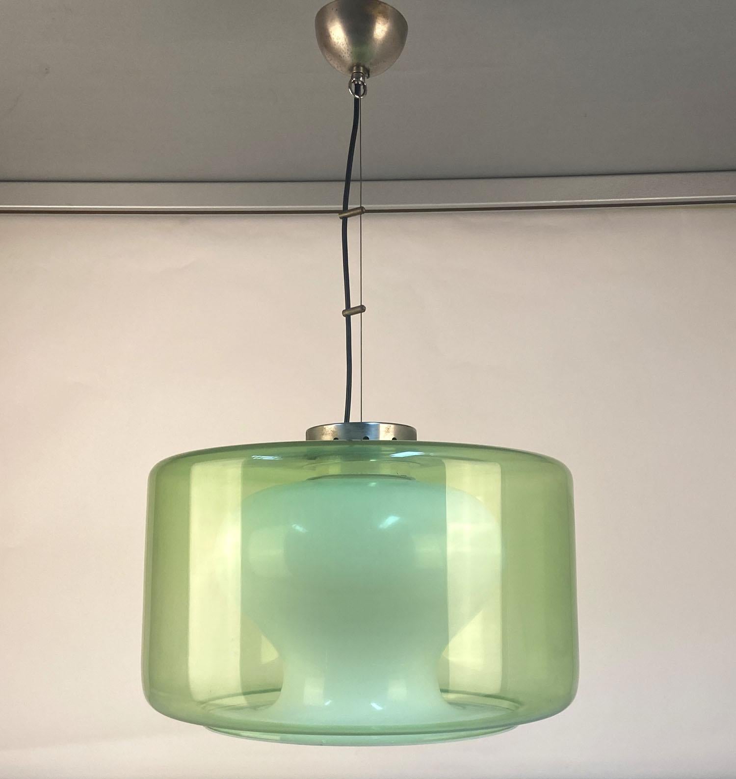 Grand pendentif en verre vert et opalin attribué à Carlo Nason Mazzega, années 1960 Excellent état - En vente à London, GB