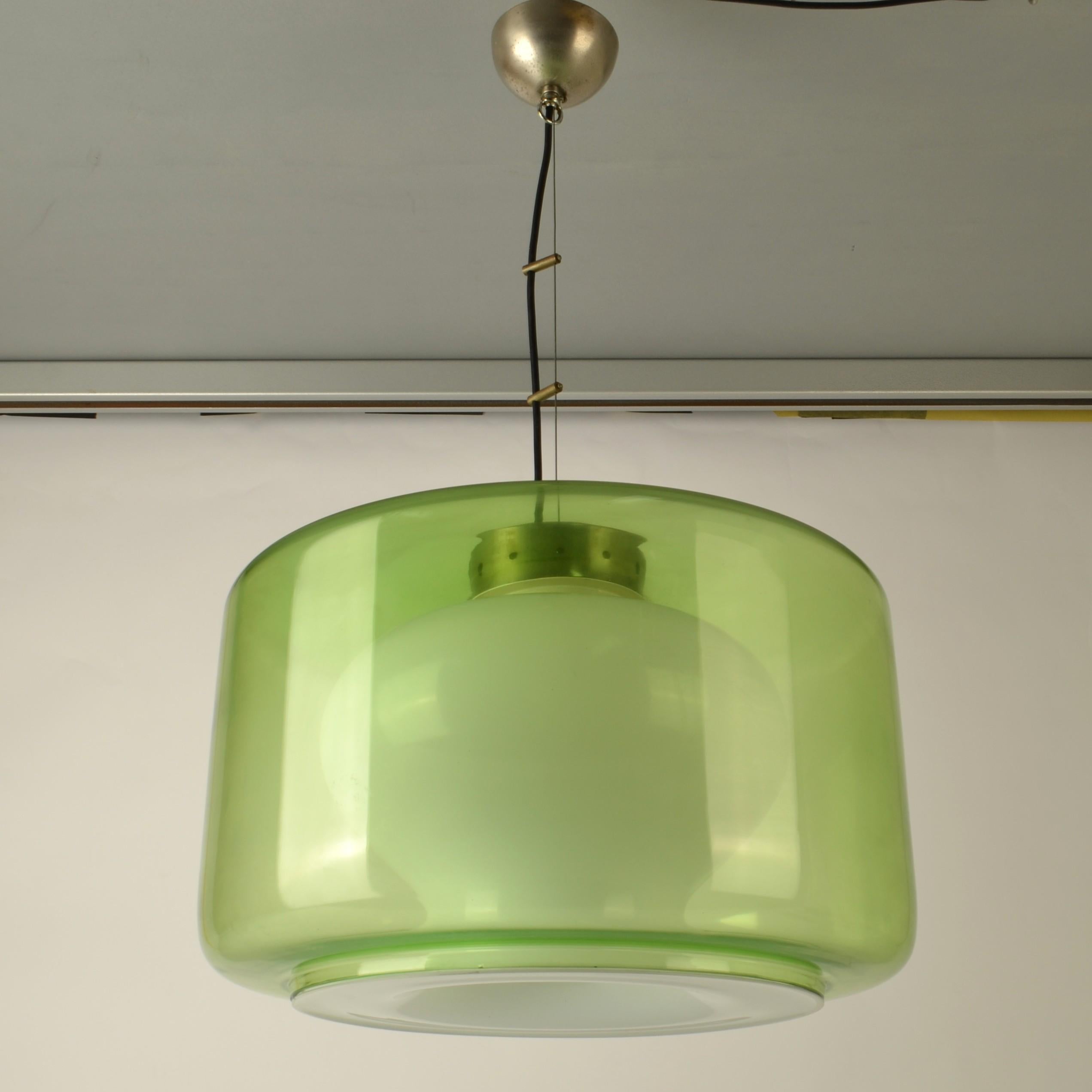 Verre brun Grand pendentif en verre vert et opalin attribué à Carlo Nason Mazzega, années 1960 en vente