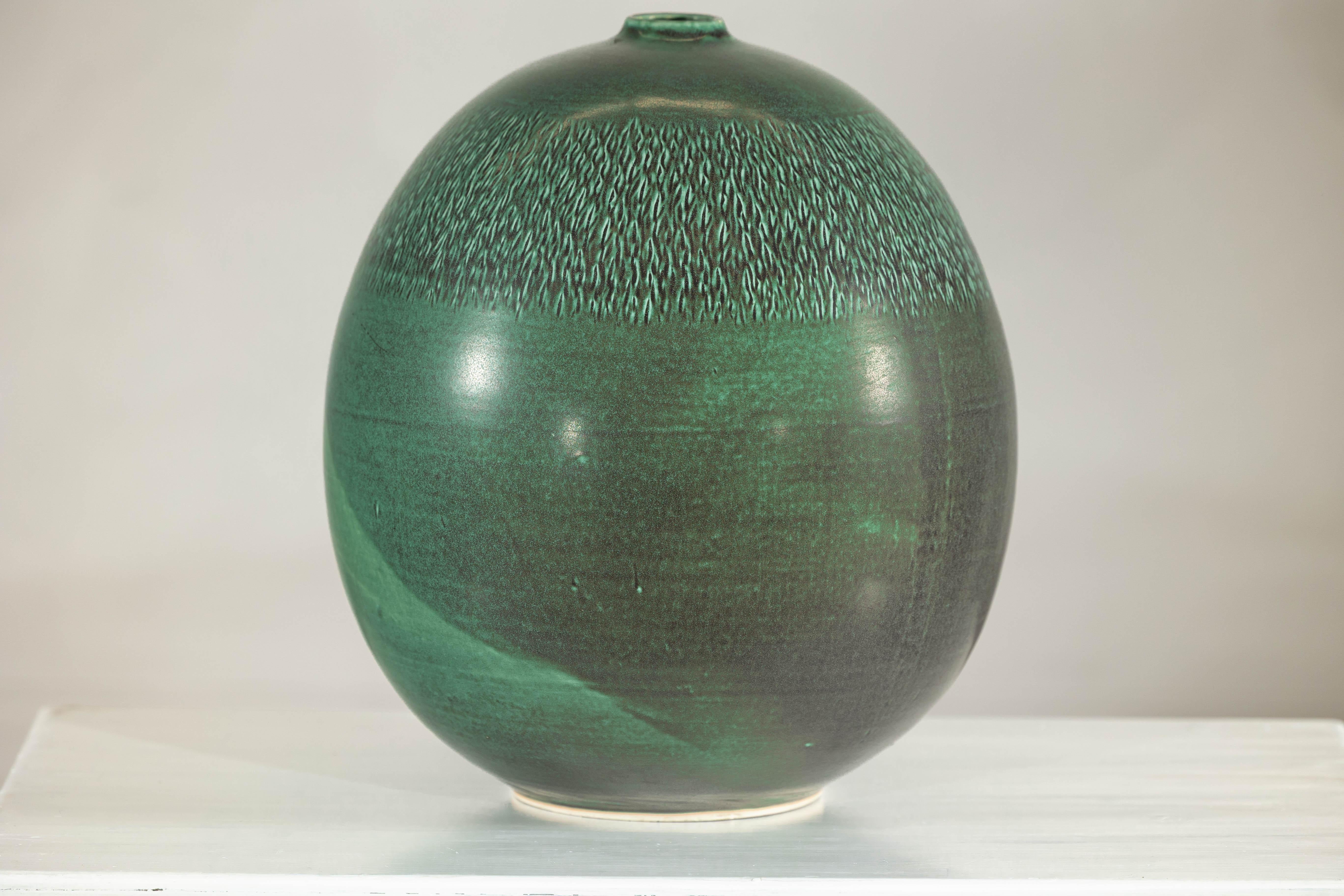 Grand vase artisanal vert à glaçure texturée, accent décoratif moderne en vente 1