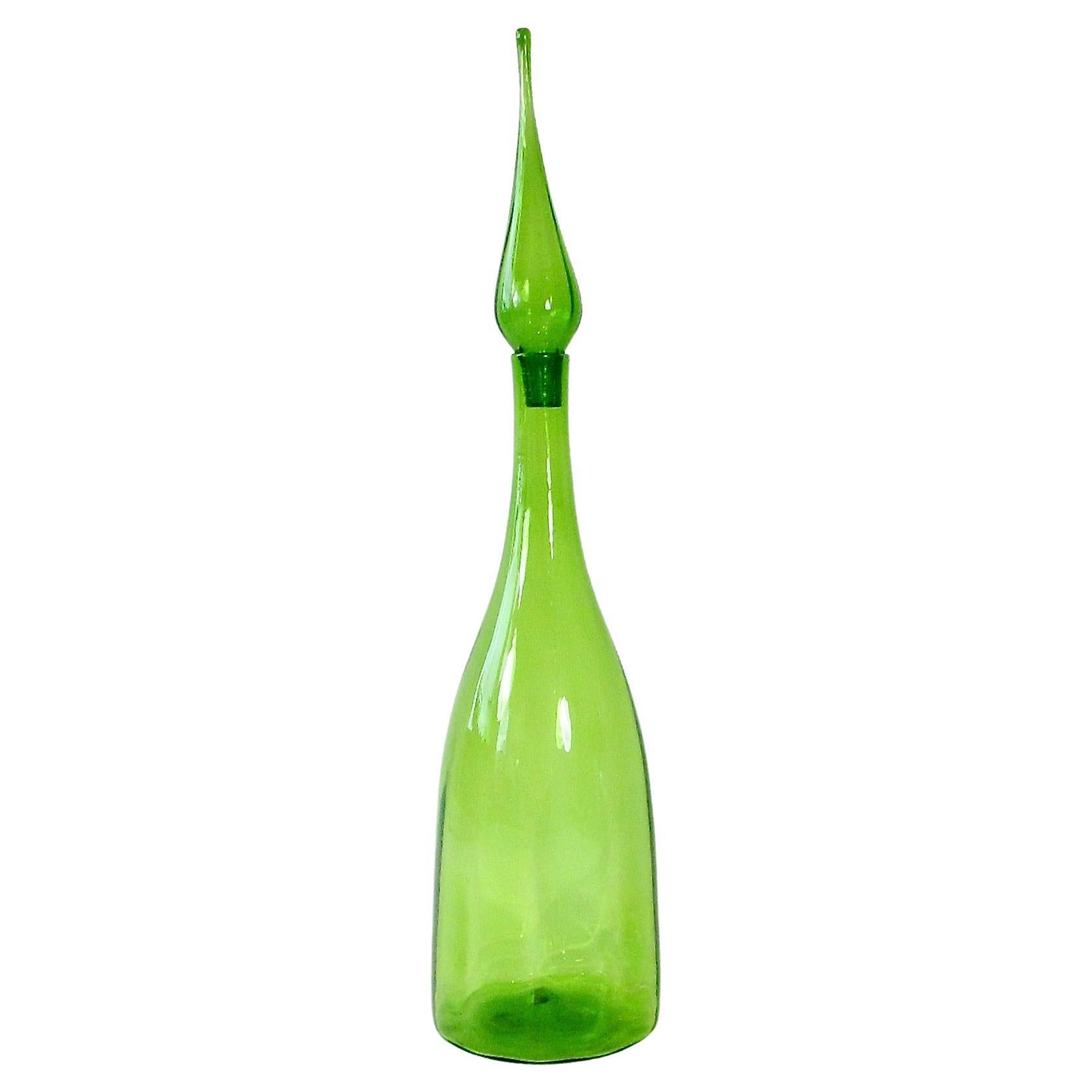 Grande bouteille en verre Blenko verte avec bouchon en vente