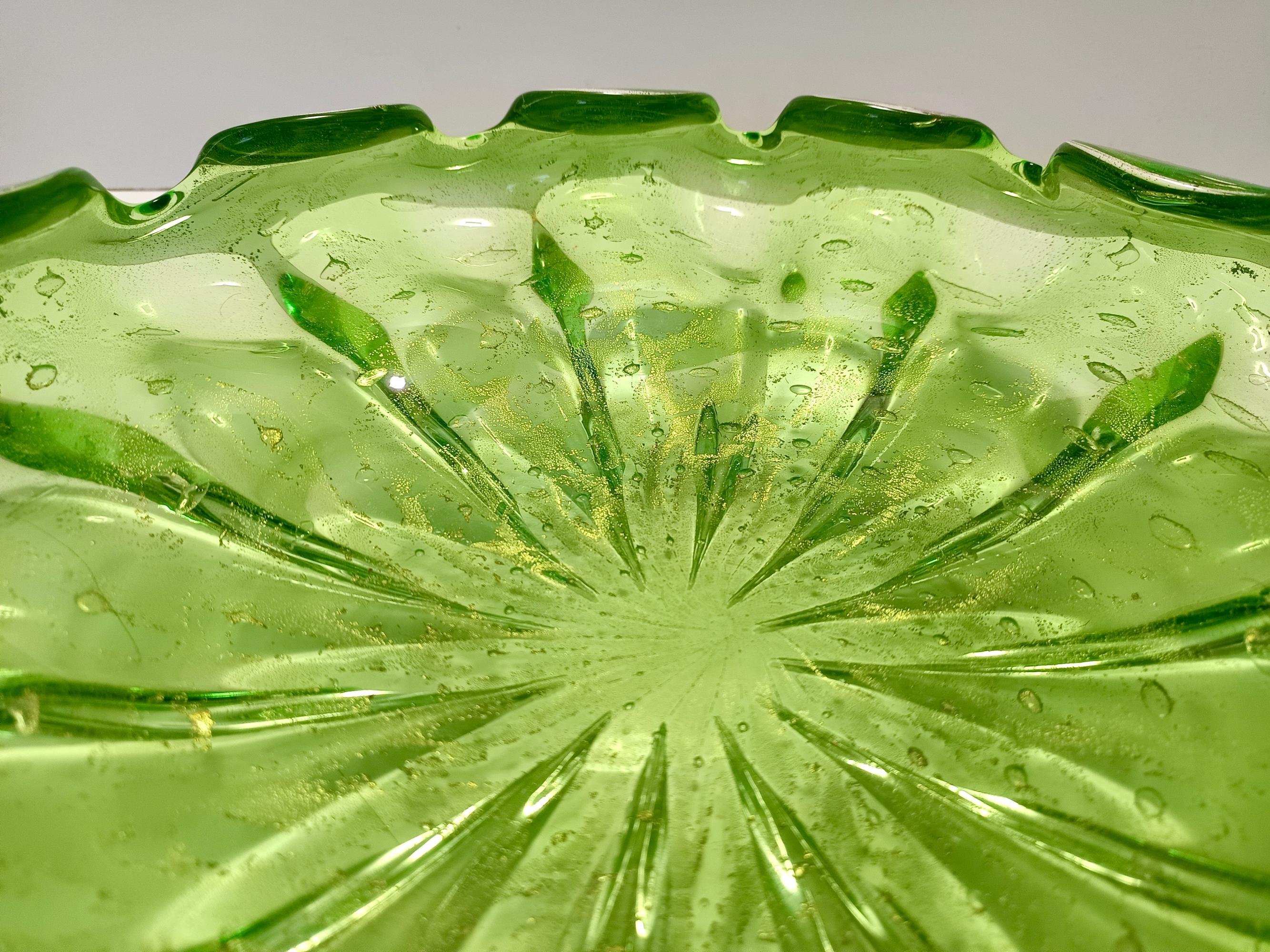 Große Schale oder Tafelaufsatz aus grünem Bullicante Murano-Glas mit Blattgold, Italien im Angebot 5