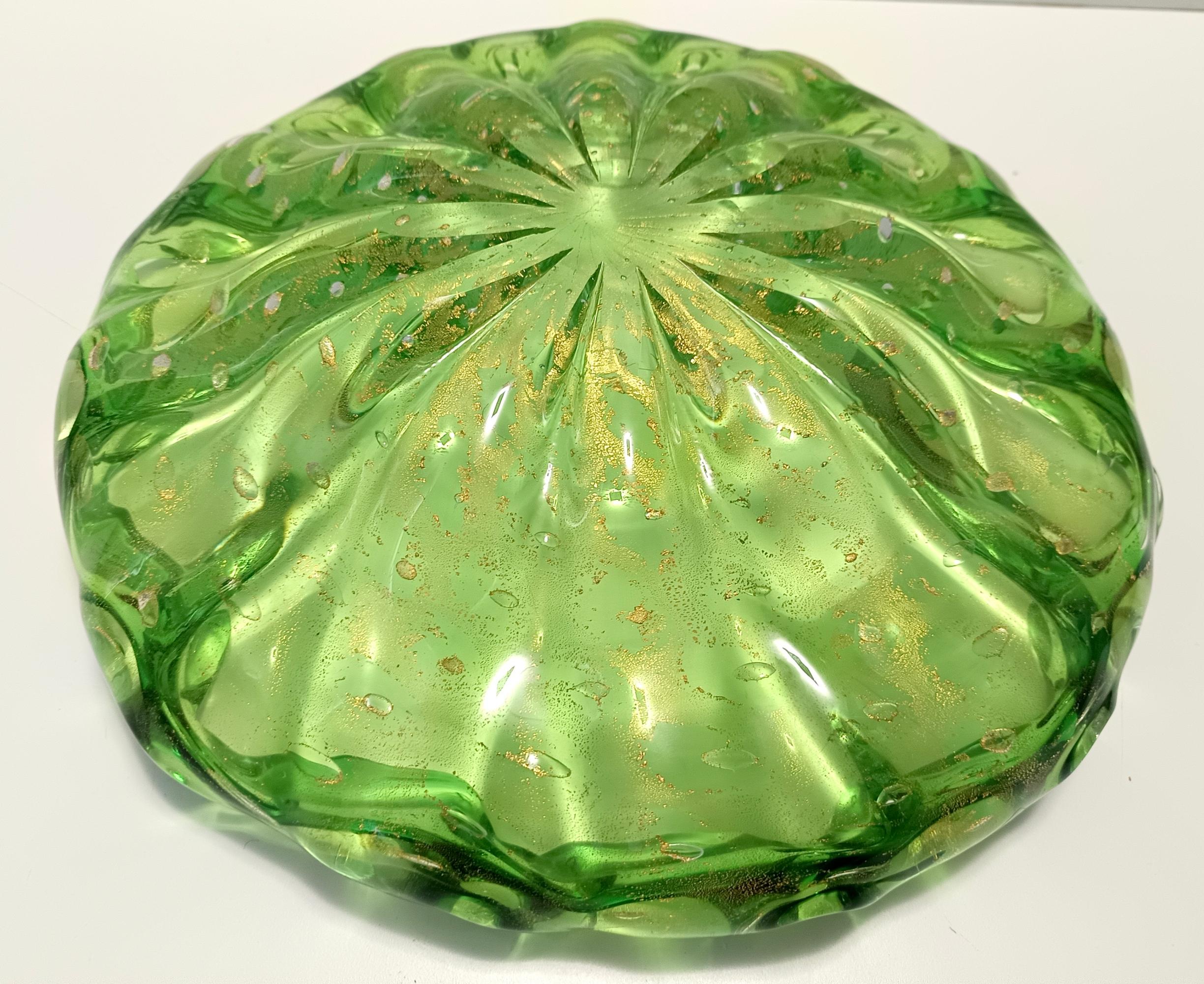 Große Schale oder Tafelaufsatz aus grünem Bullicante Murano-Glas mit Blattgold, Italien im Angebot 1